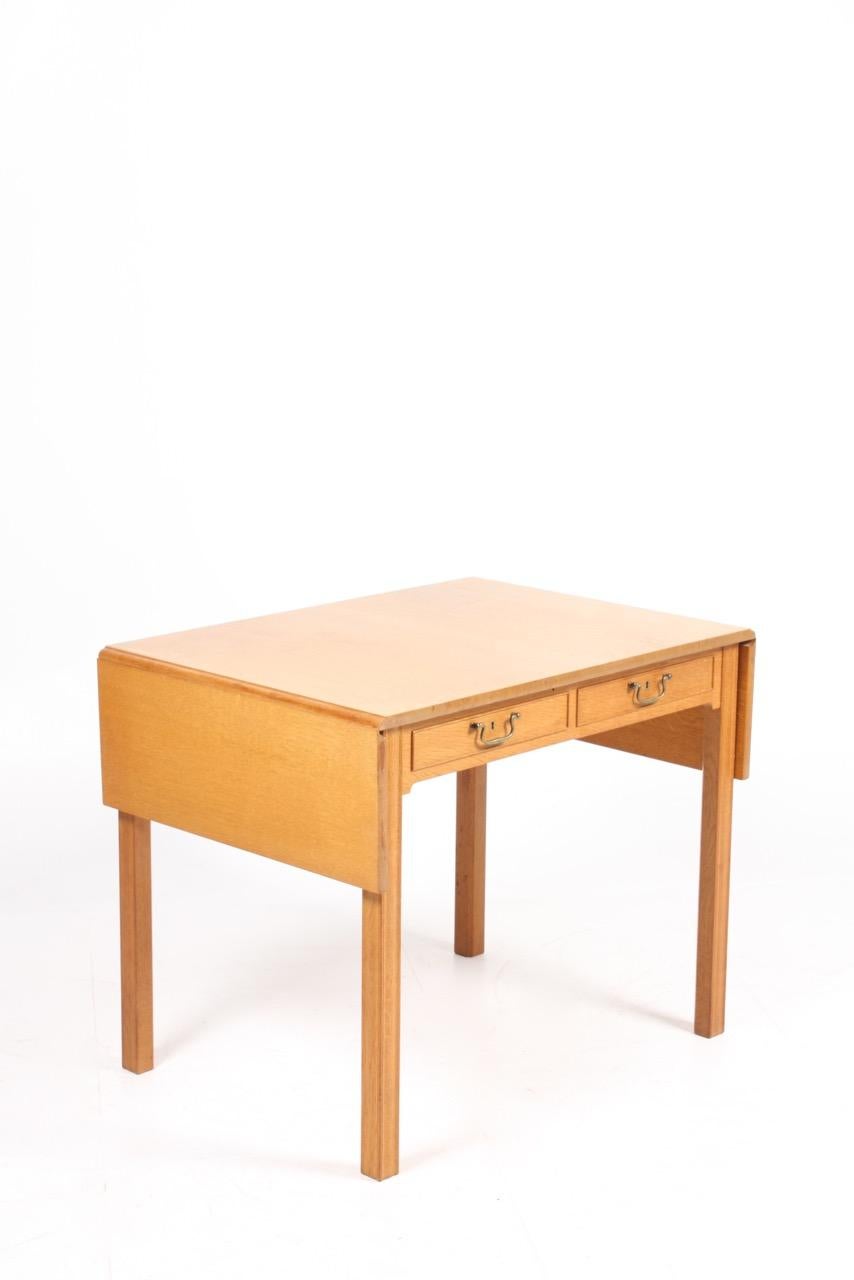 Petite Danish Midcentury Desk in Patinated Oak Designed by Kaare Klint, 1950s In Good Condition In Lejre, DK