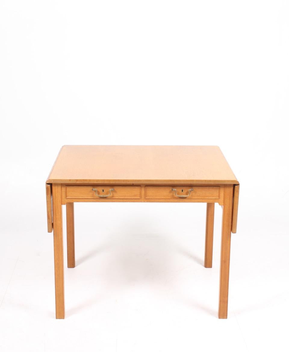 Petite Danish Midcentury Desk in Patinated Oak Designed by Kaare Klint, 1950s 1