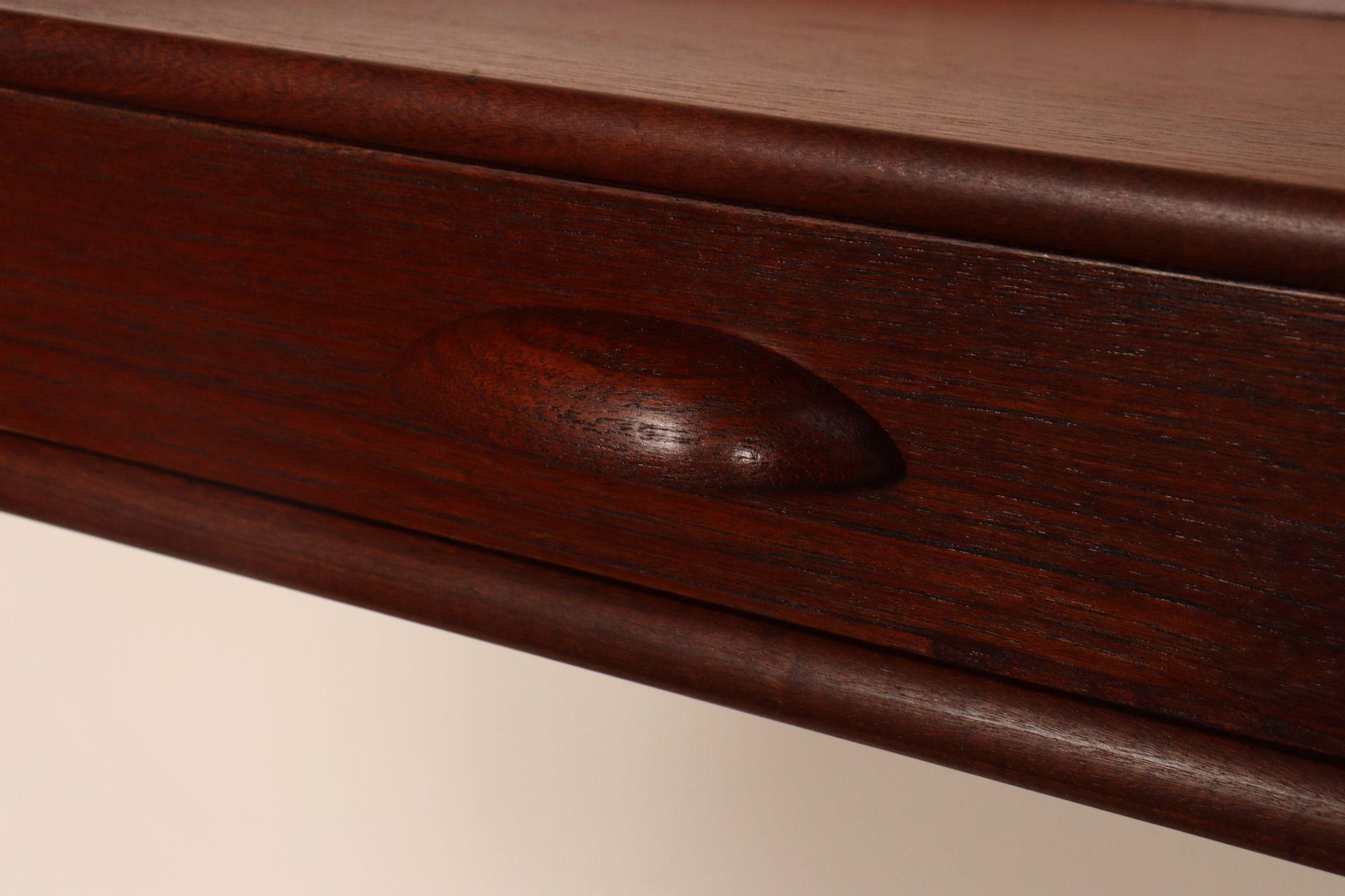 Petite Danish Modern Single-Drawer Floating Nightstand / End Table in Teakwood en vente 3