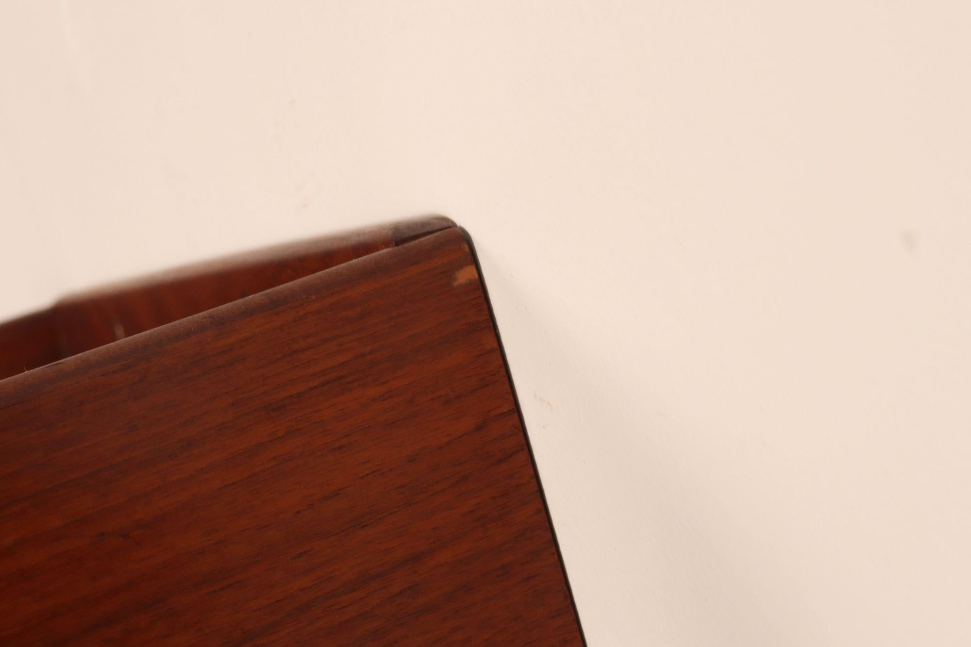 Petite Danish Modern Single-Drawer Floating Nightstand / End Table in Teakwood en vente 6