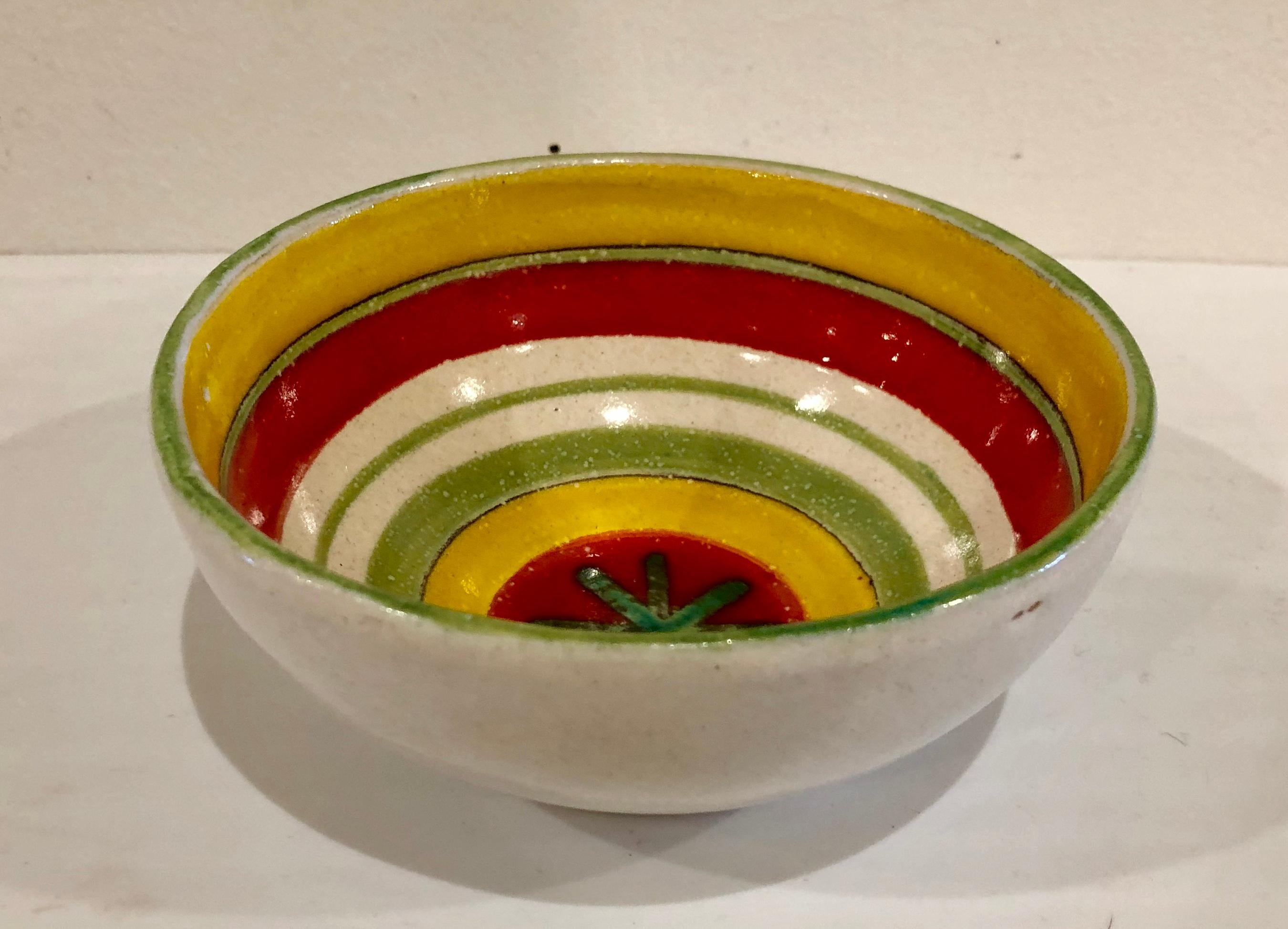 Petite decorative bowl by Giovanni de Simone of Italy, nice design beautiful colors by the master. Great condition no chips or cracks.