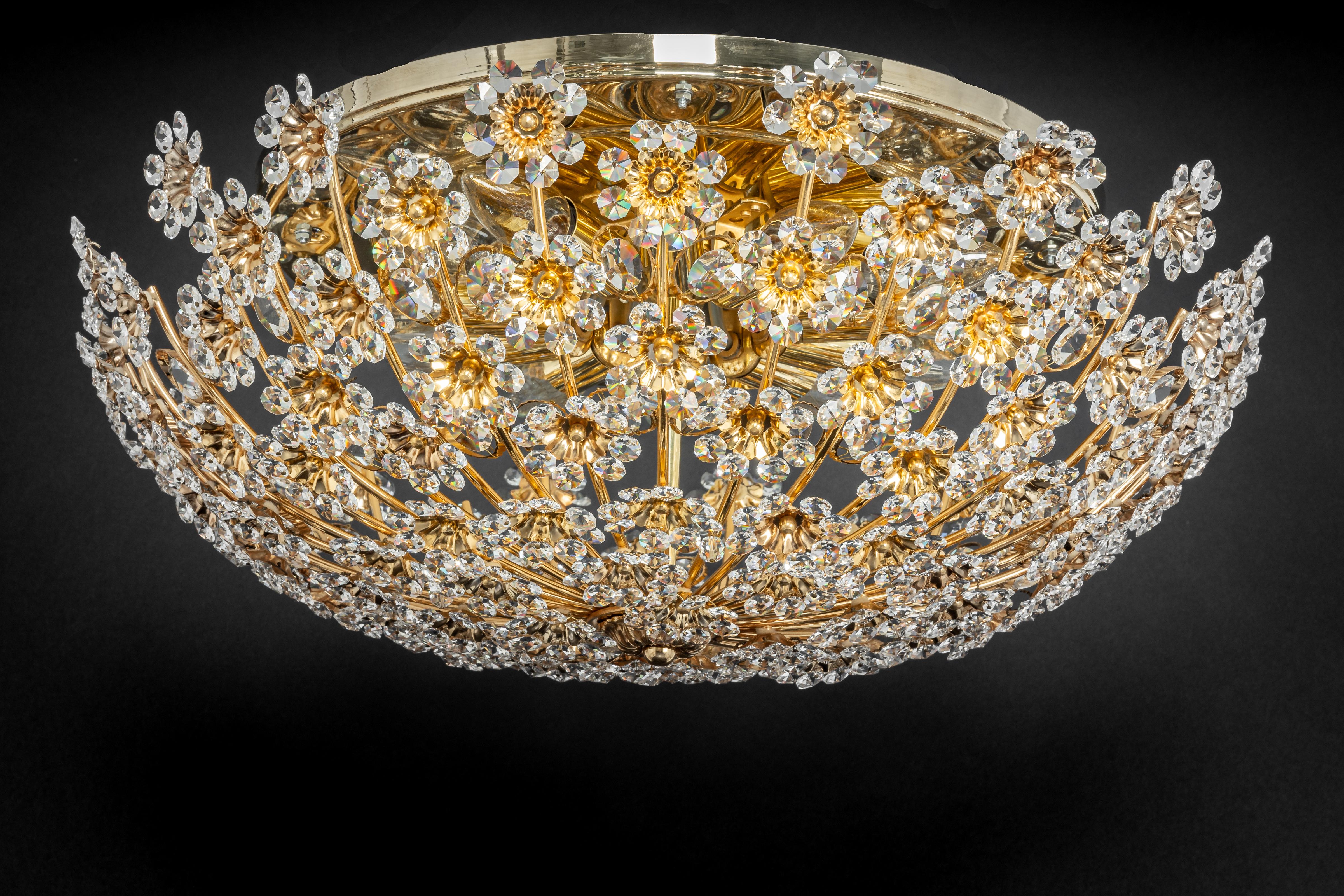 Petite Delicate Gilt Brass Cut-Glass Flower Flush Mount di Palwa, Germania, anni '70 in vendita 1