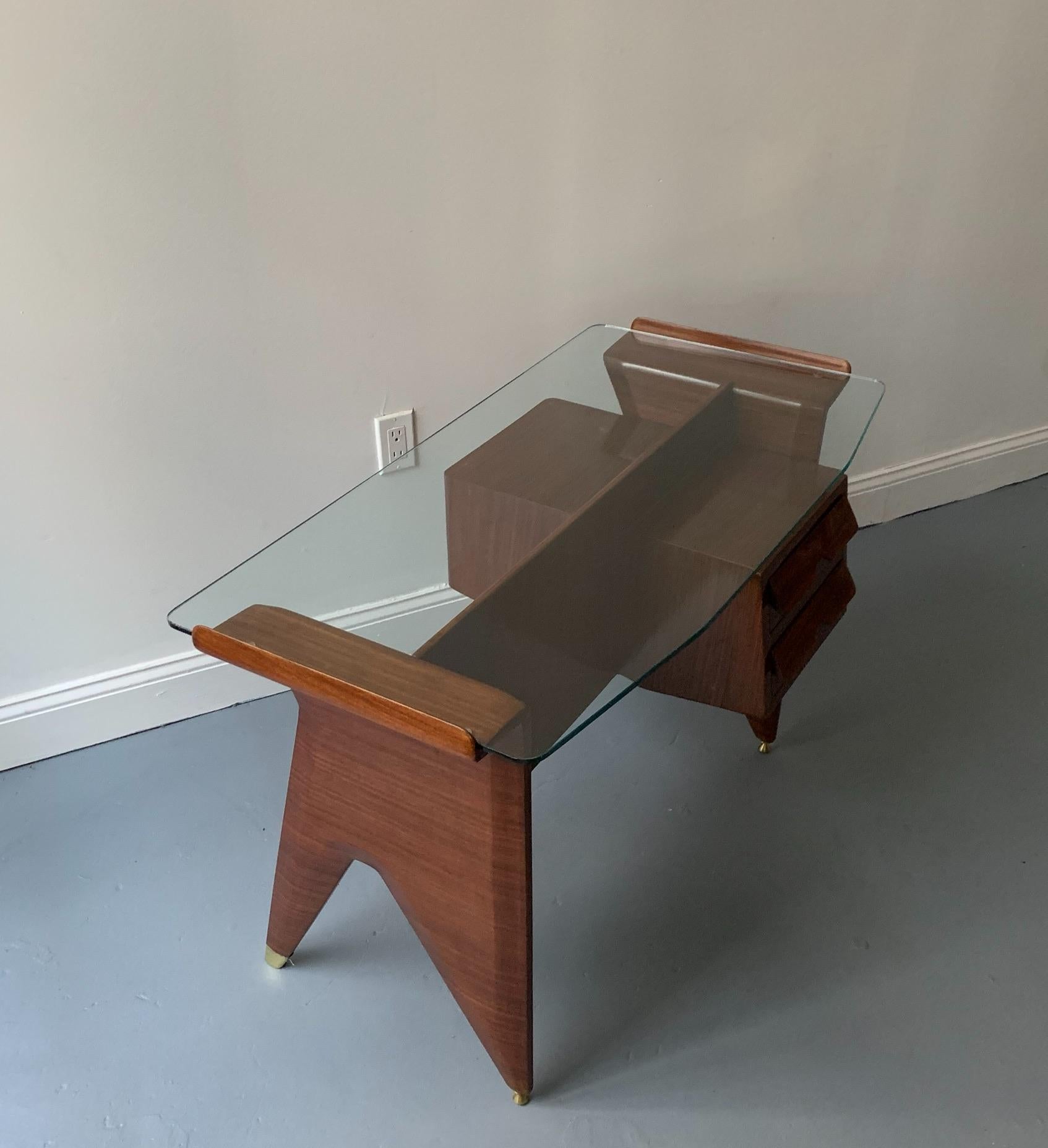 Petite Desk by Gio Ponti In Good Condition In New York, NY
