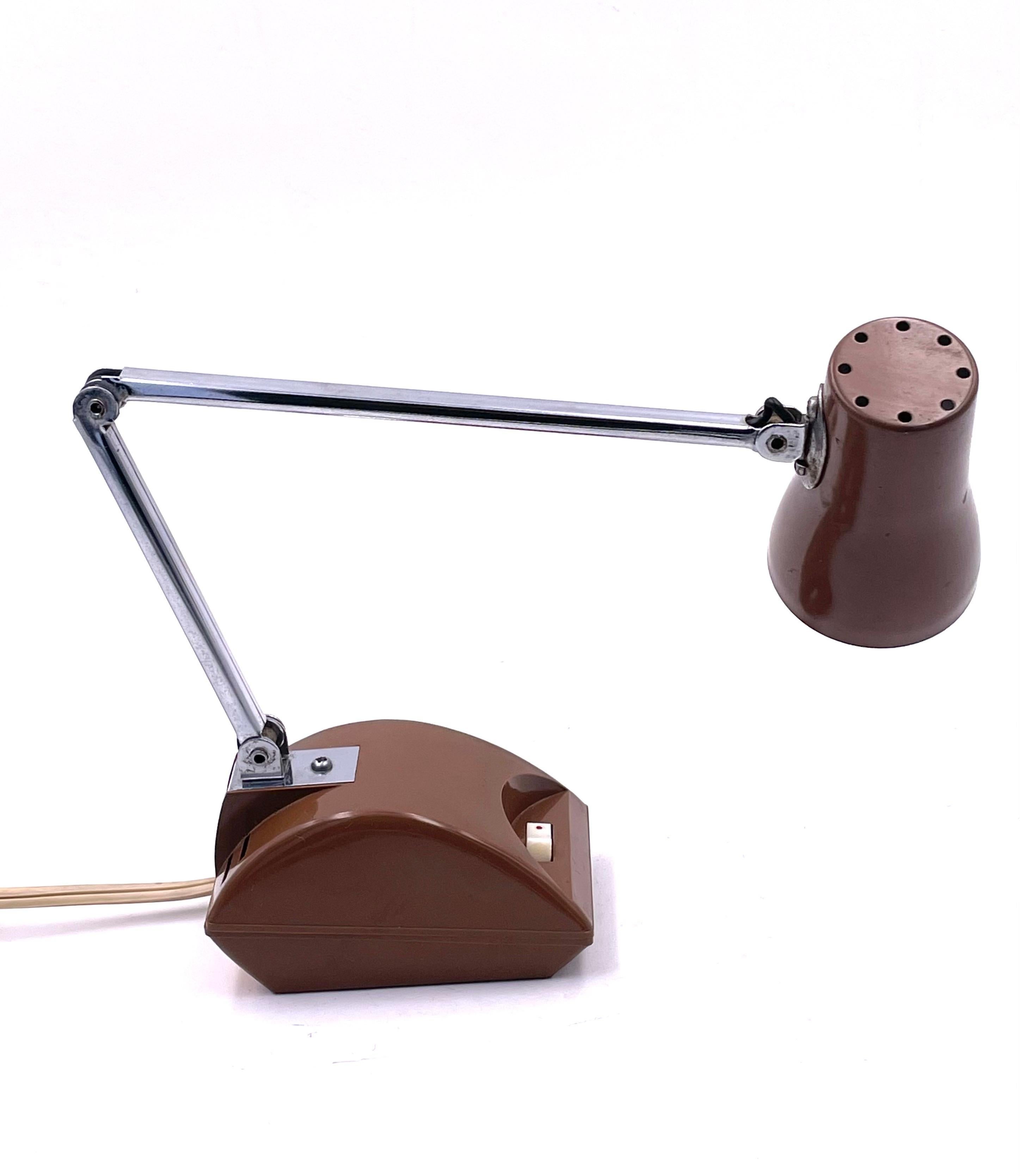 Petite Desk Lamp Multidirectional Space Age Era In Excellent Condition For Sale In San Diego, CA
