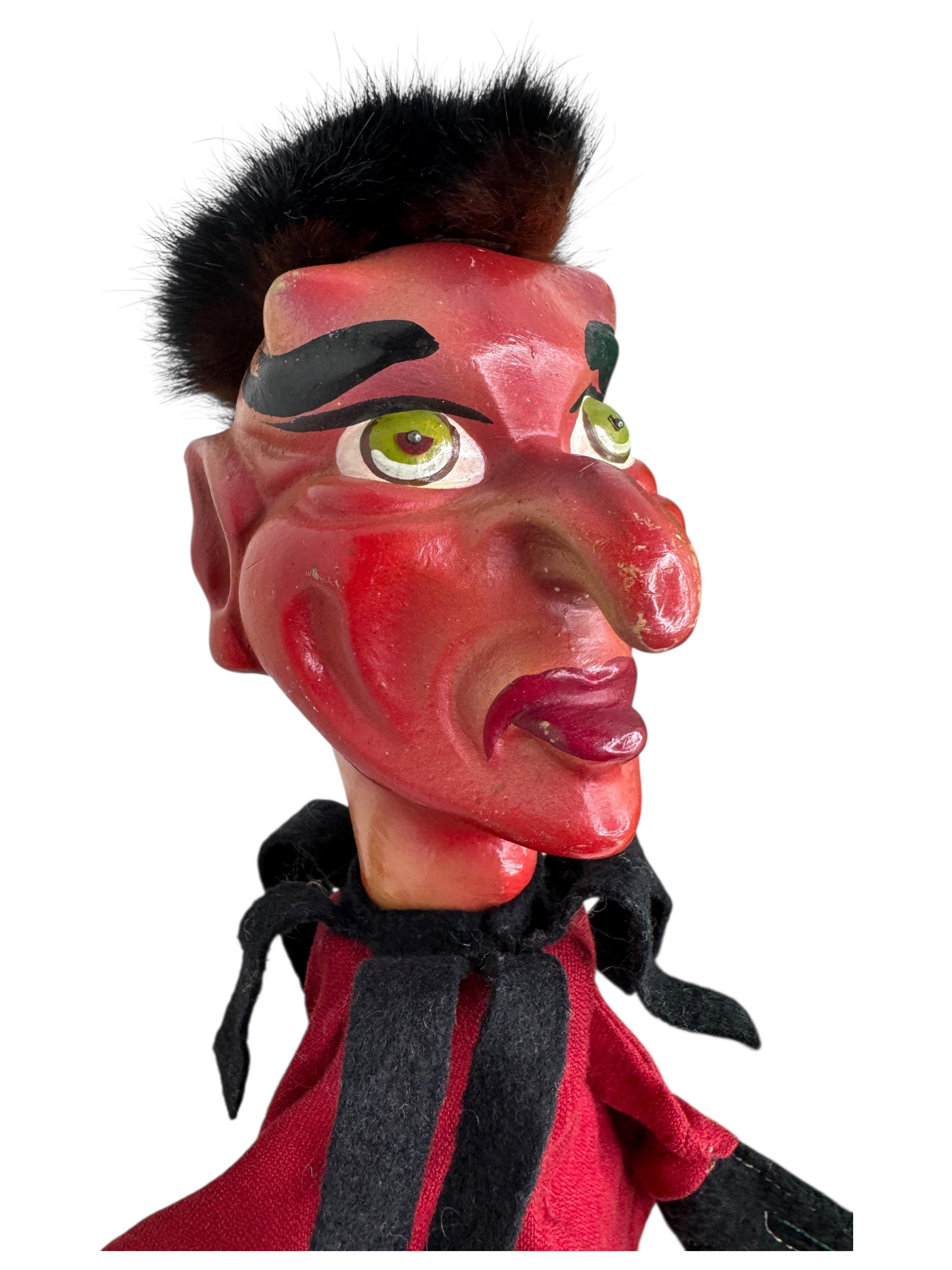 Sculpté à la main Petit jouet de marionnette Krampus, Allemagne ancienne et vintage en vente