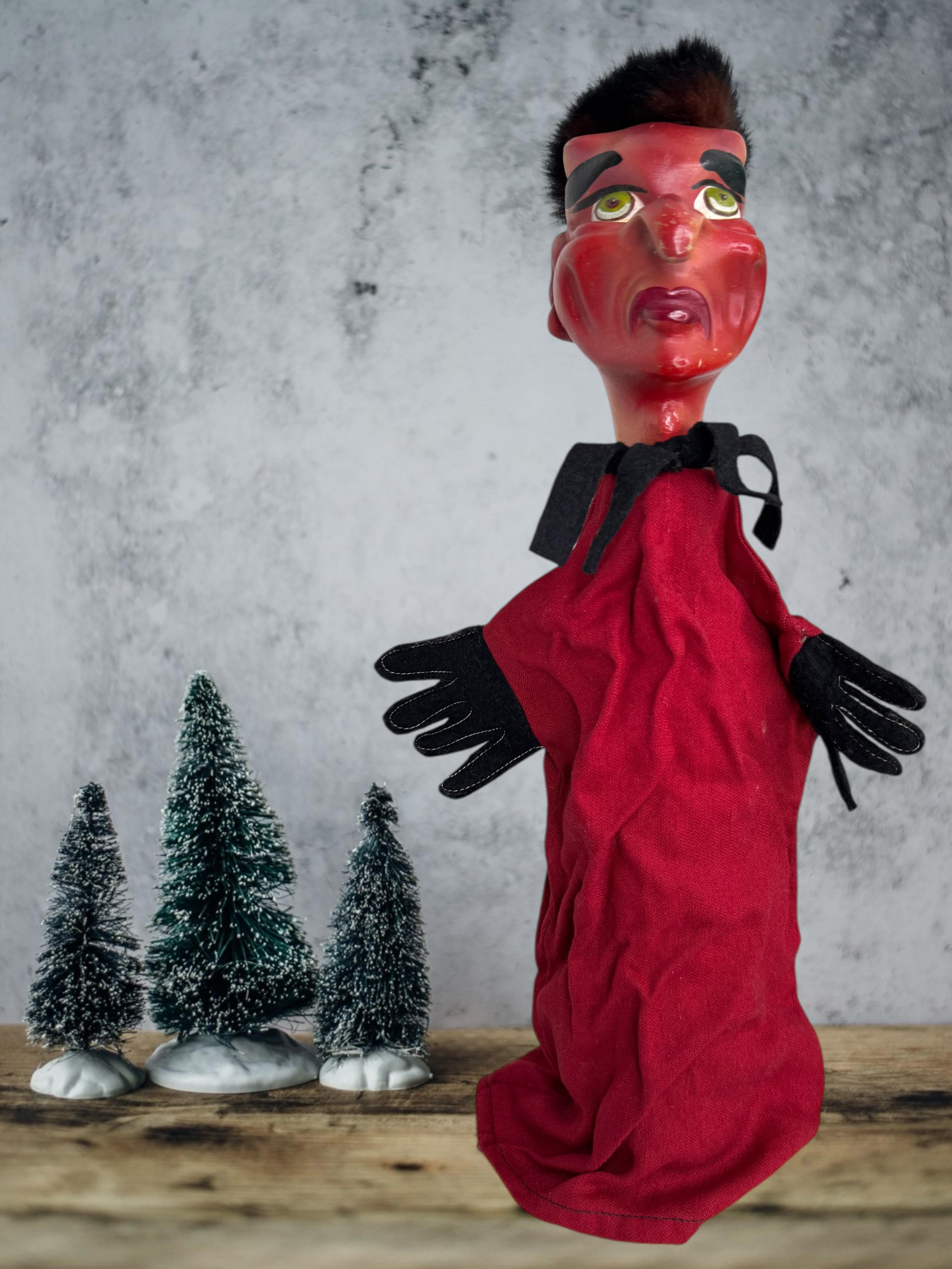 Tissu Petit jouet de marionnette Krampus, Allemagne ancienne et vintage en vente
