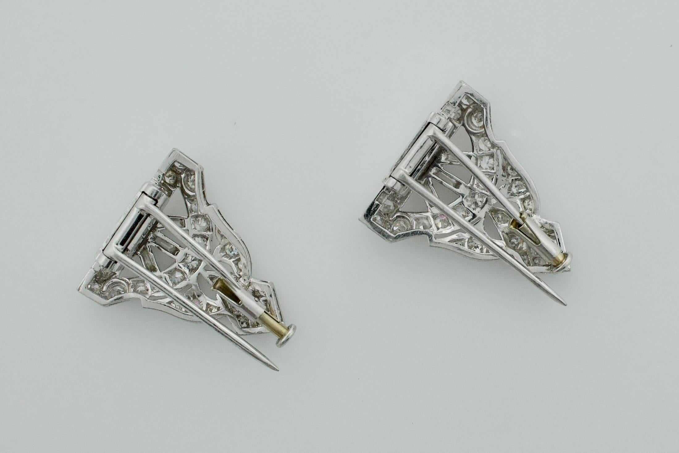 Petite Diamond Brooch Clips in Platinum, circa 1930s In Excellent Condition In Wailea, HI