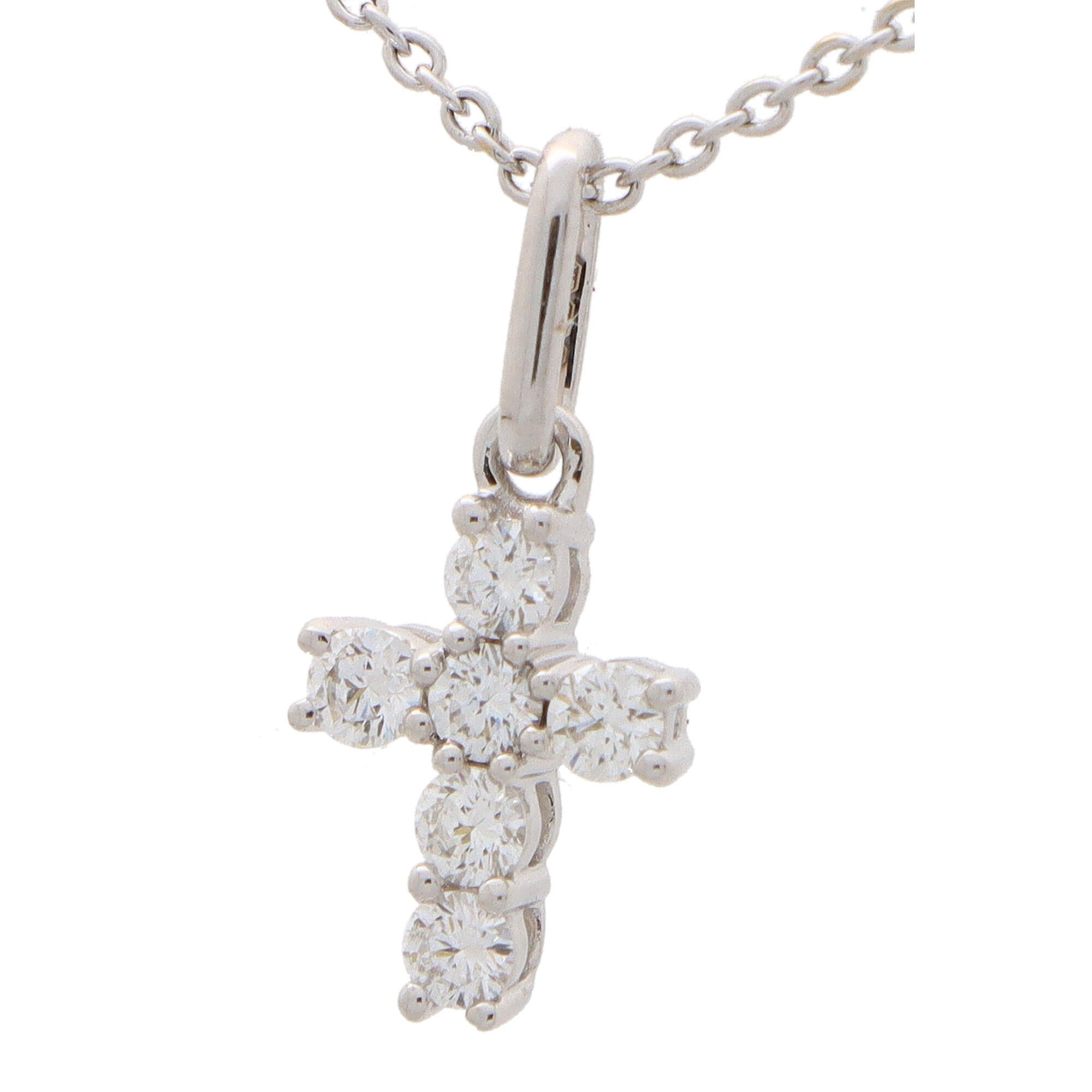 Petite Diamond Cross Pendant Set in 18k White Gold In Excellent Condition For Sale In London, GB