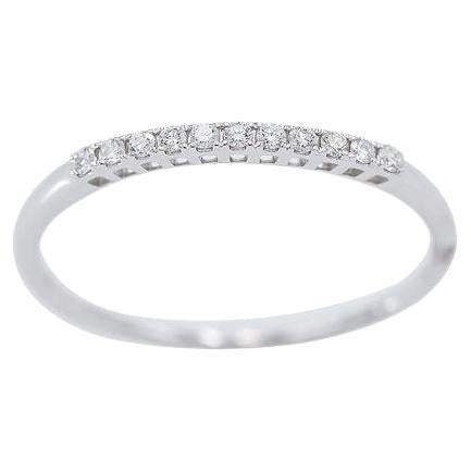 Eternity-Ring mit kleinem Diamant im Angebot