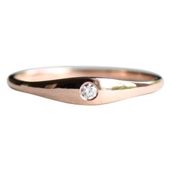 Pequeño anillo de sello con diamantes en oro rosa de 14 quilates