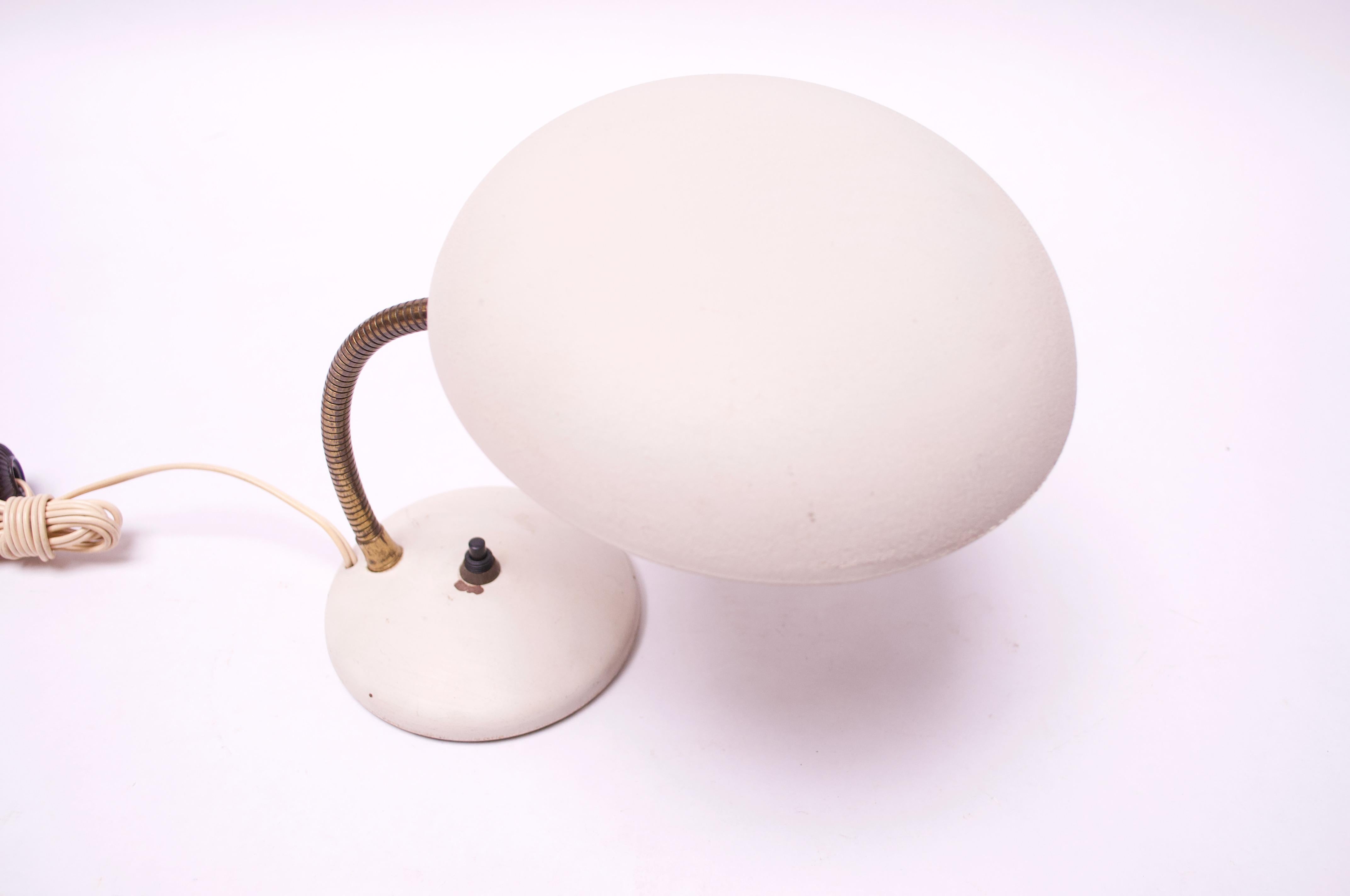 Mid-Century Modern Petite Dutch Modern White Metal and Brass Gooseneck Table Lamp For Sale