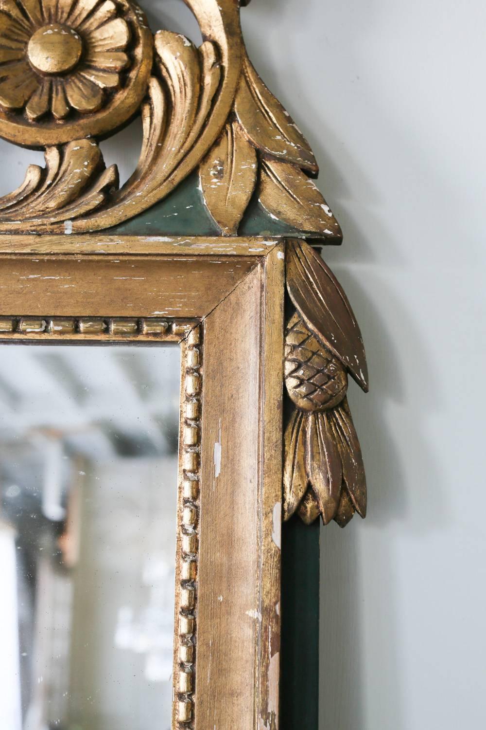 Petite Early 20th Century Mirror with Crest In Good Condition For Sale In Los Angeles, CA