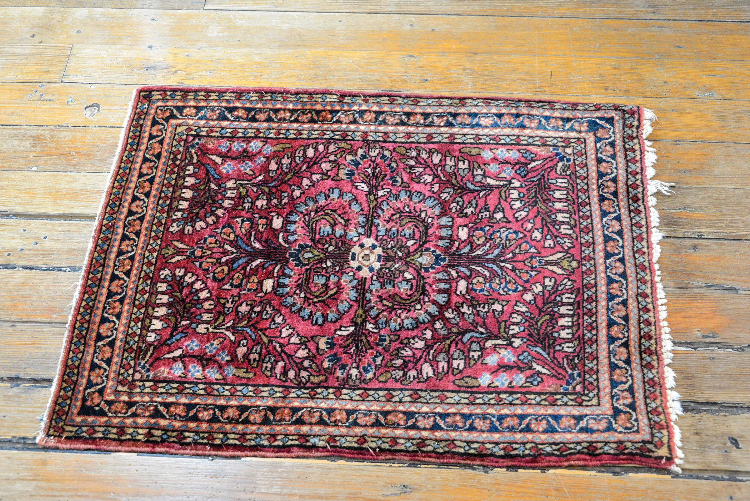Petite Early 20th Century Sarouk Rug For Sale 3
