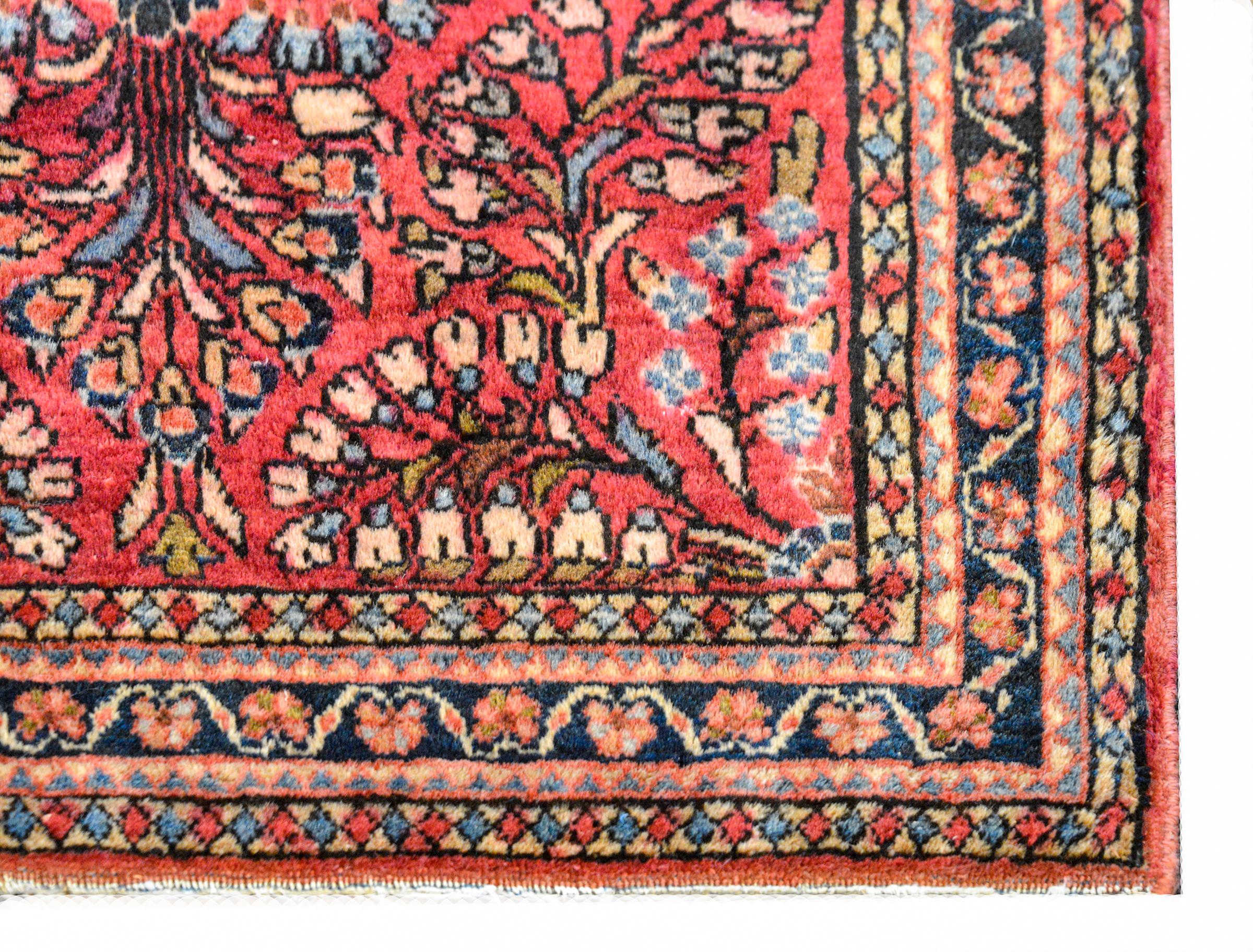 Petite Early 20th Century Sarouk Rug For Sale 1