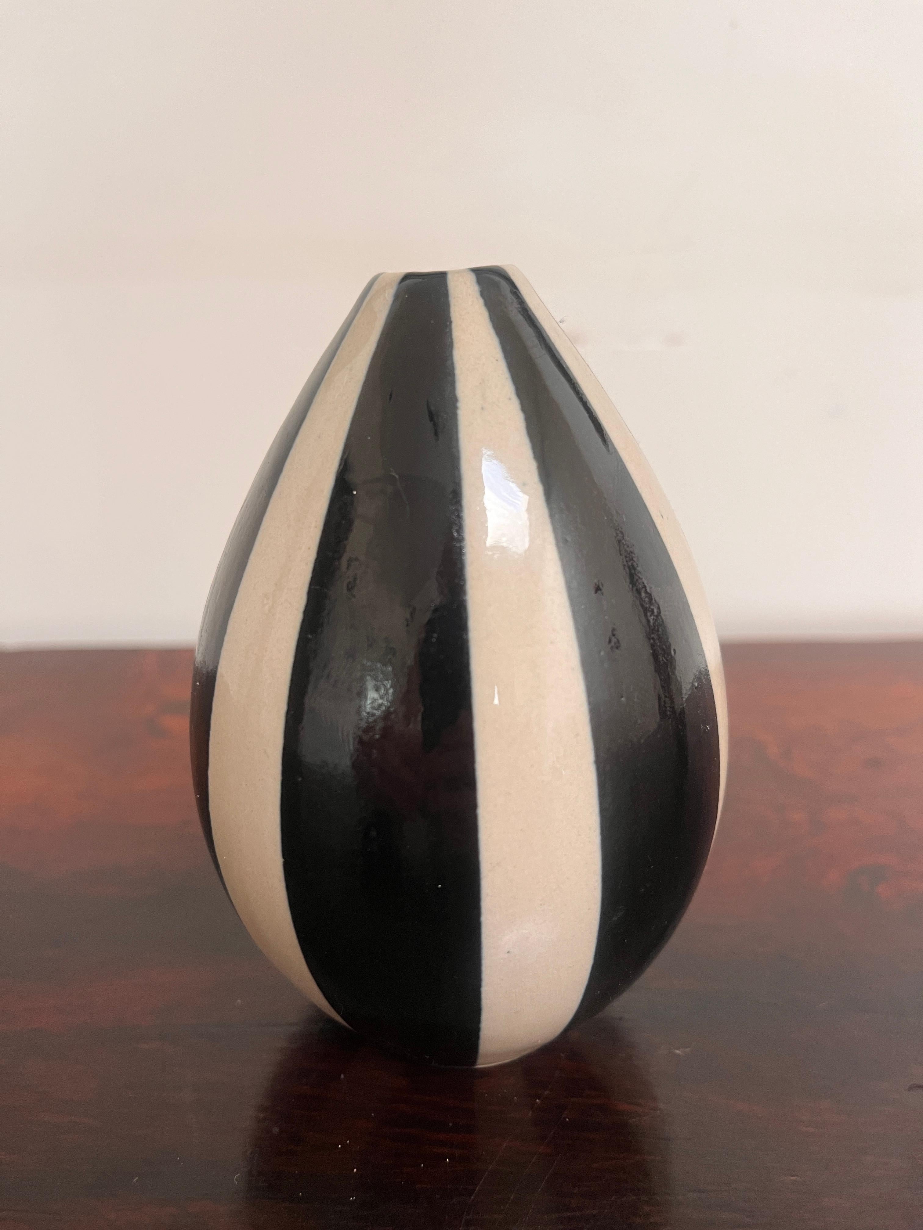 Petite Early Jonathan Adler Black & White Stripped Vase In Good Condition For Sale In Los Angeles, CA