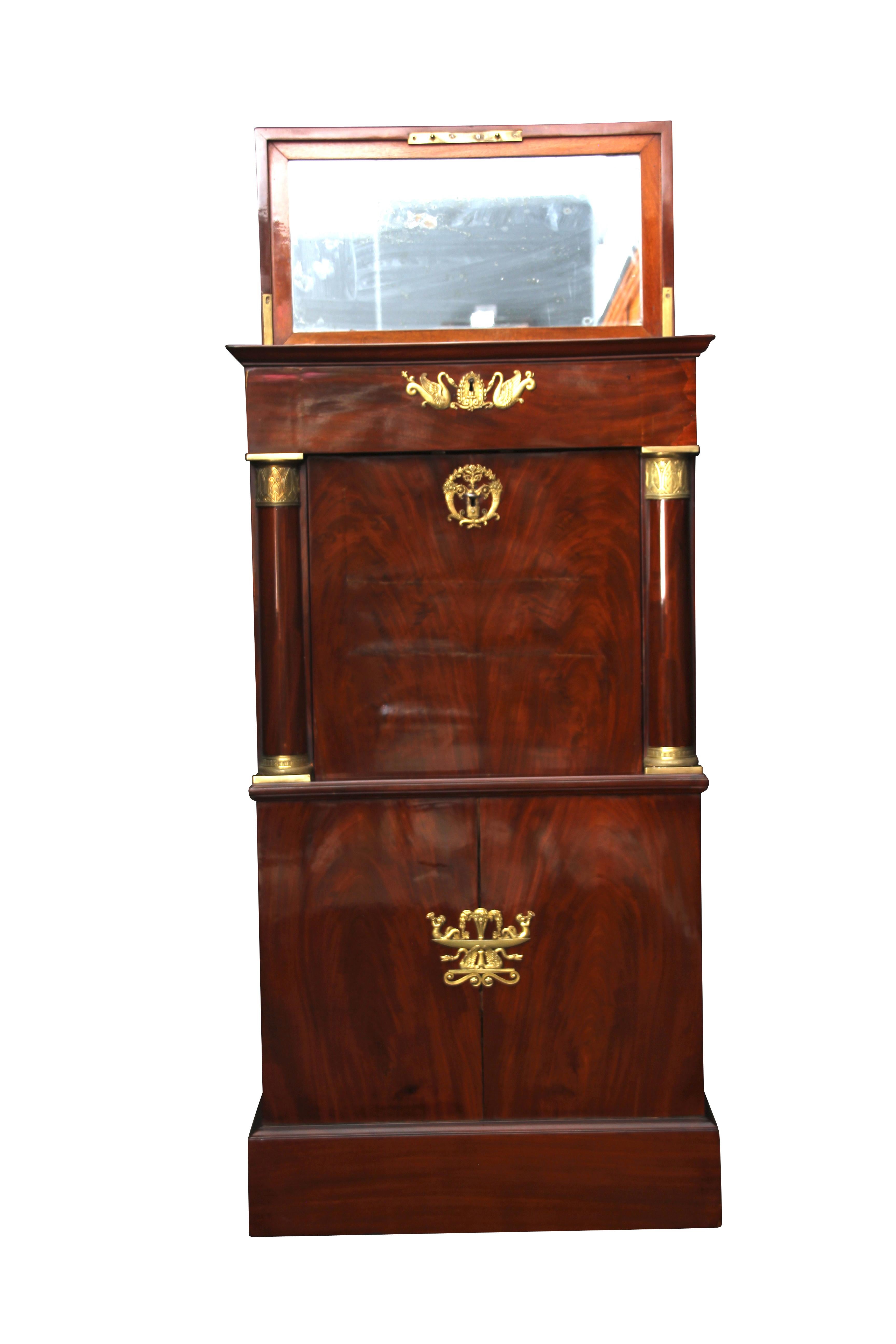 Fine, unusual, petite Empire so called Secretaire / Secretary Desk / Escritoire from France around 1810.
Excellent hand-made craftmanship with fine bronzes, fold-out writing plate, long drawers on the side. Lockable top compartments with mirror