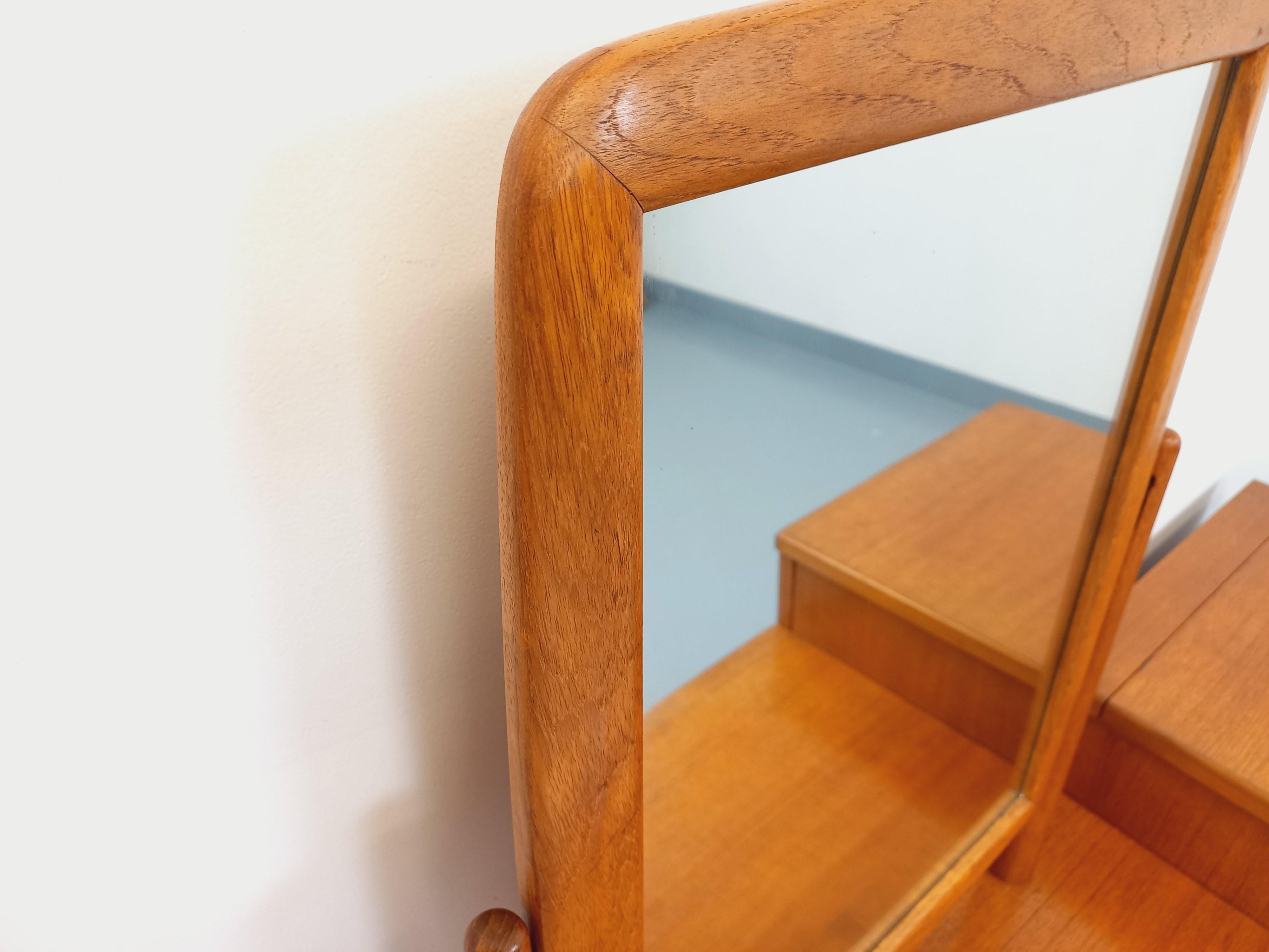 Petite enfilade coiffeuse scandinave vintage en teck avec miroir des années 60 For Sale 12