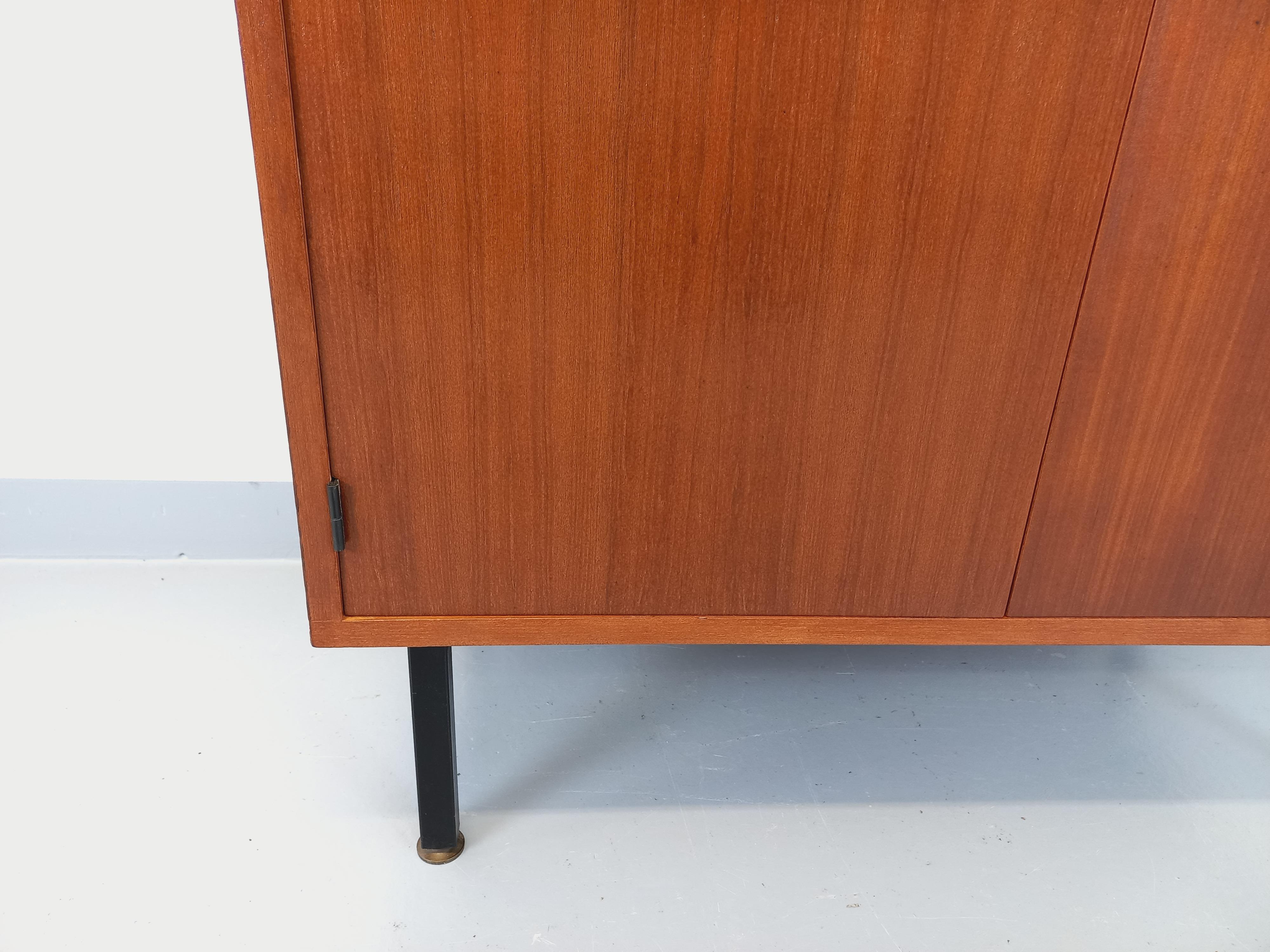 Scandinavo Petite enfilade meuble de rangement vintage style scandinave moderniste en teck in vendita