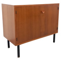 Petit meuble de rangement vintage style scandinave moderniste en teck
