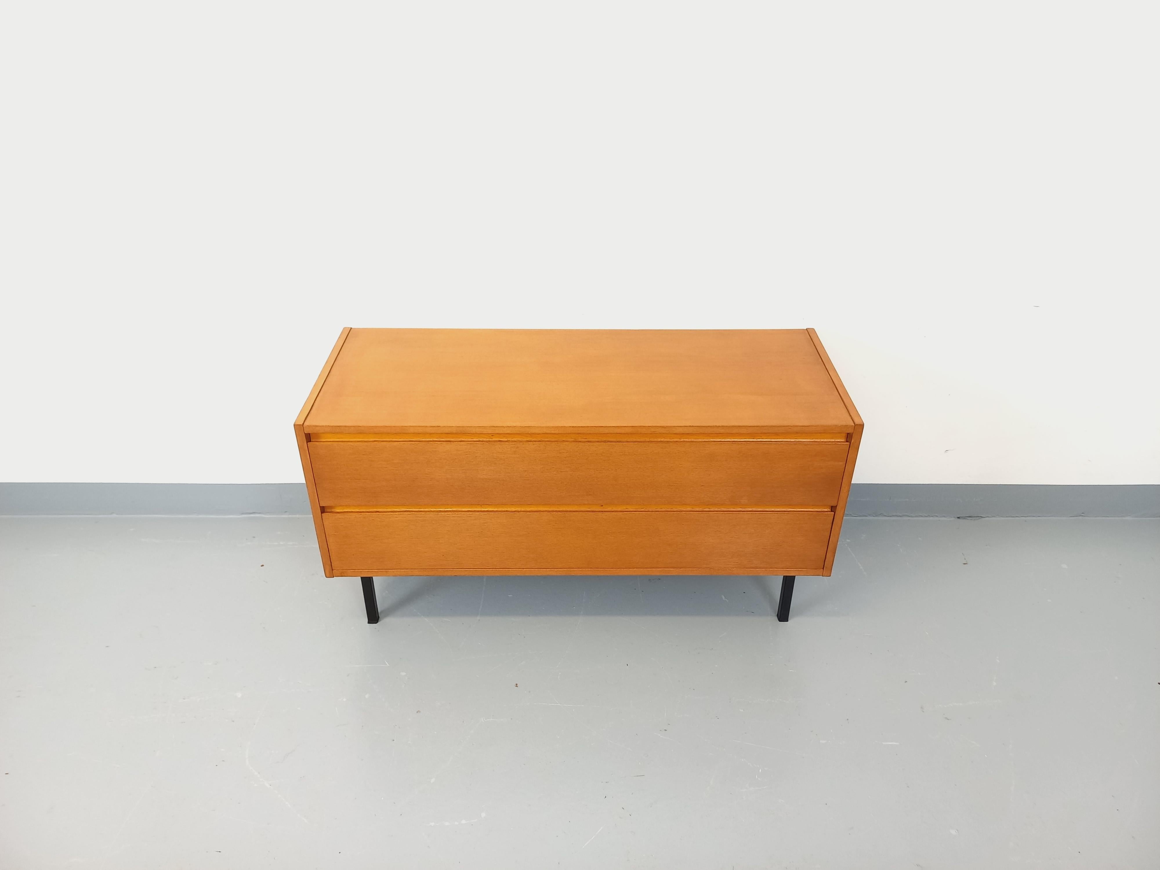 Petite enfilade vintage scandinave style moderniste en bois de chêne clair For Sale 6