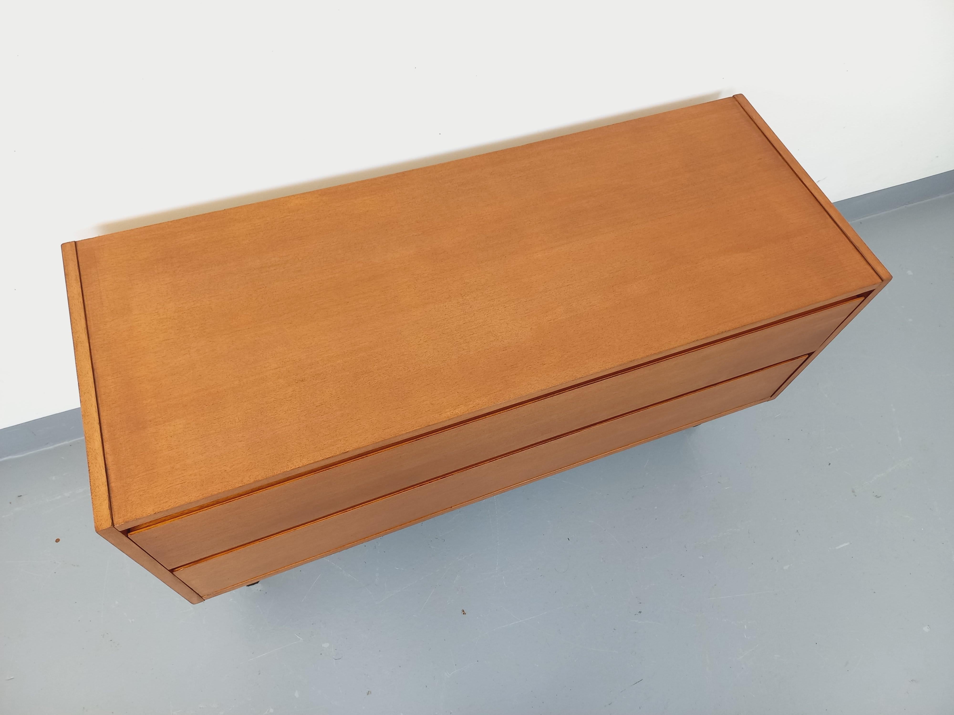 Scandinavian Modern Petite enfilade vintage scandinave style moderniste en bois de chêne clair For Sale