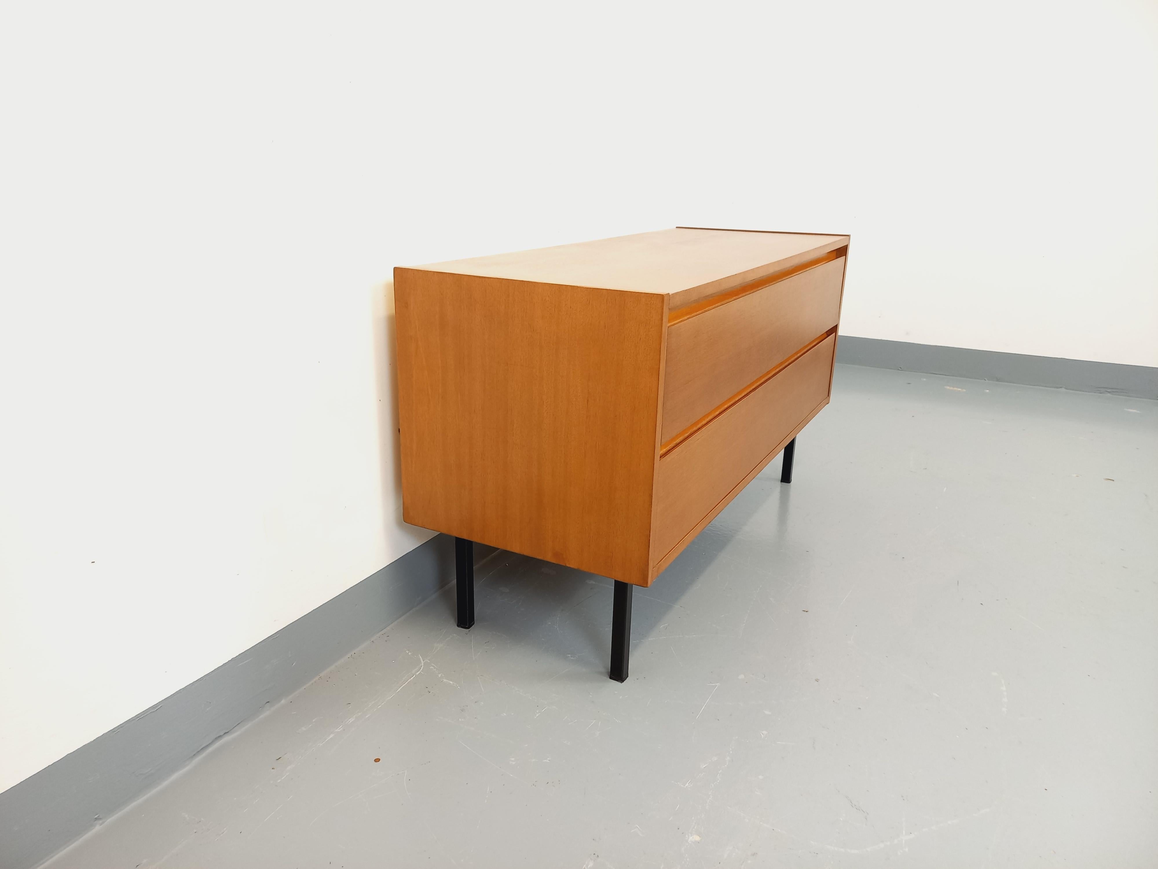 Mid-20th Century Petite enfilade vintage scandinave style moderniste en bois de chêne clair For Sale