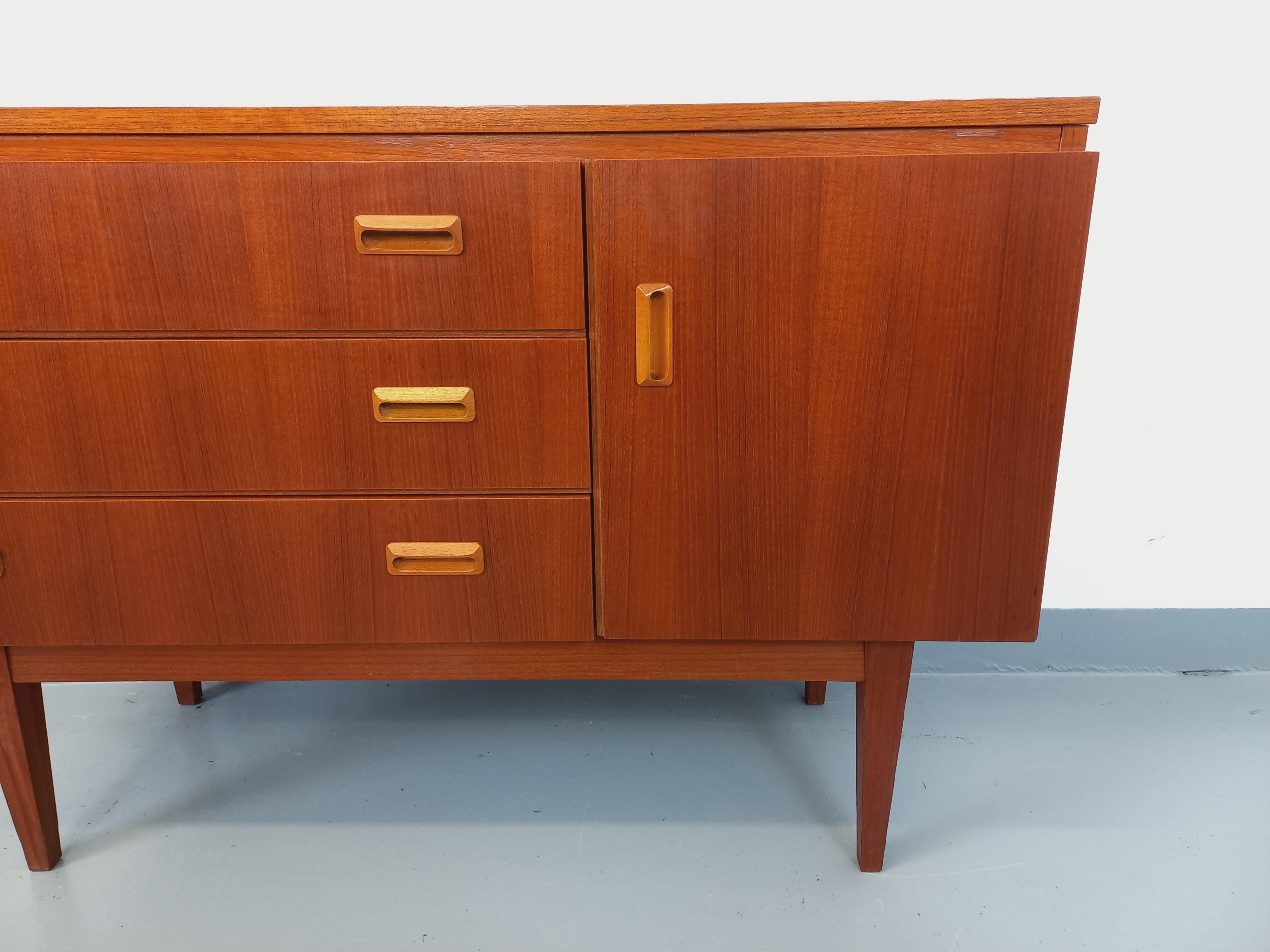Petite enfilade vintage style scandinave en teck des années 60 en vente 4