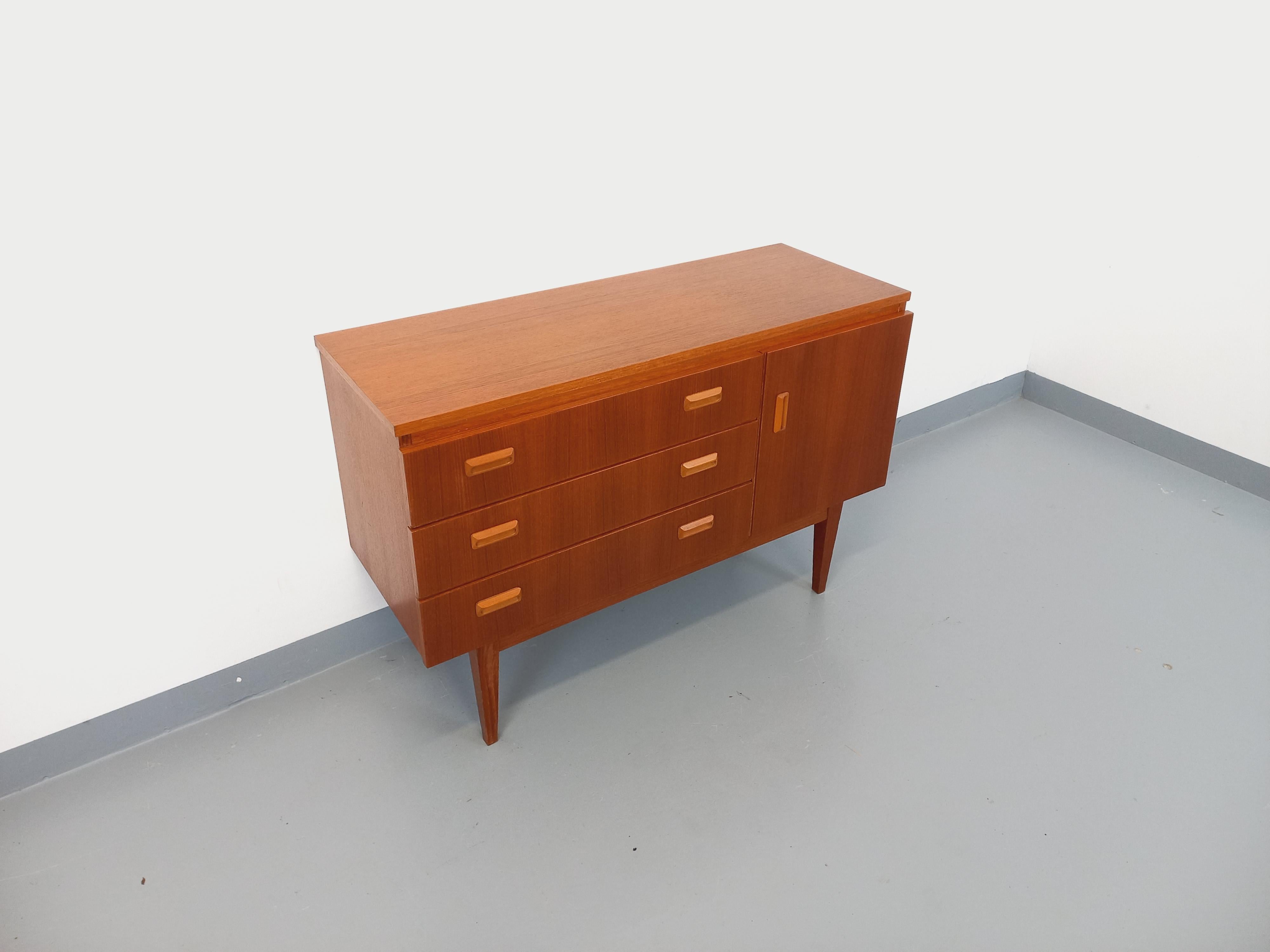 Petite enfilade vintage style scandinave en teck des années 60 en vente 2