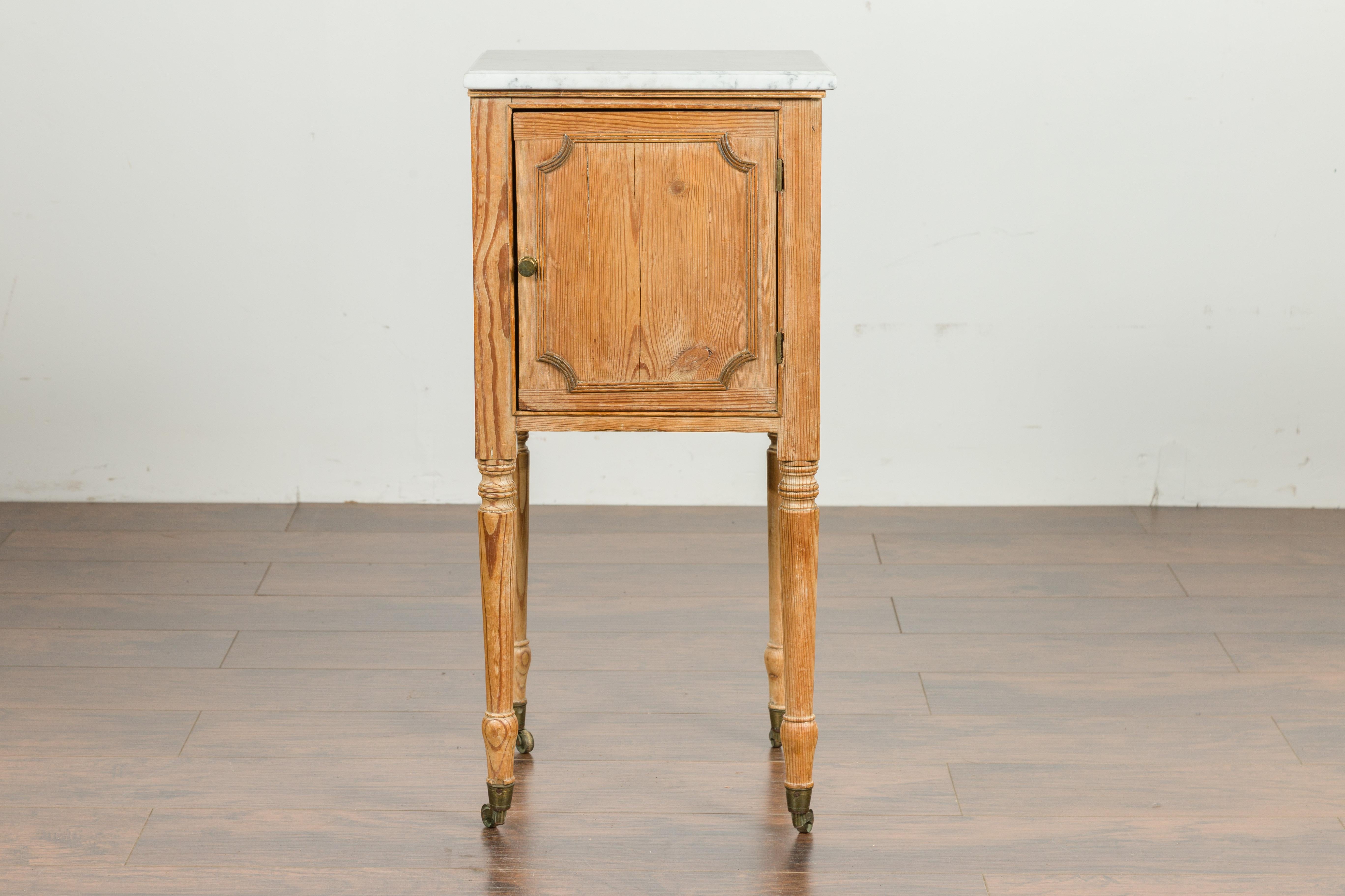 Petite English 1870s Pine End Table with White Marble-Top and Single Door In Good Condition For Sale In Atlanta, GA