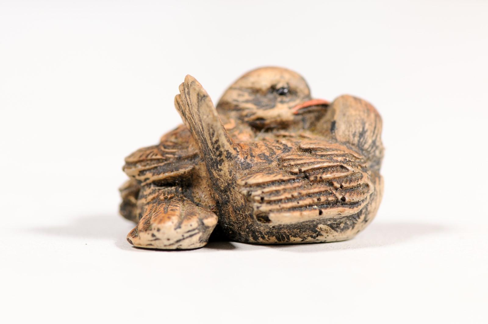 Kleine englische Vogelskulpturgruppe aus geschnitztem Holz aus der viktorianischen Periode des 19. Jahrhunderts im Zustand „Gut“ im Angebot in Atlanta, GA