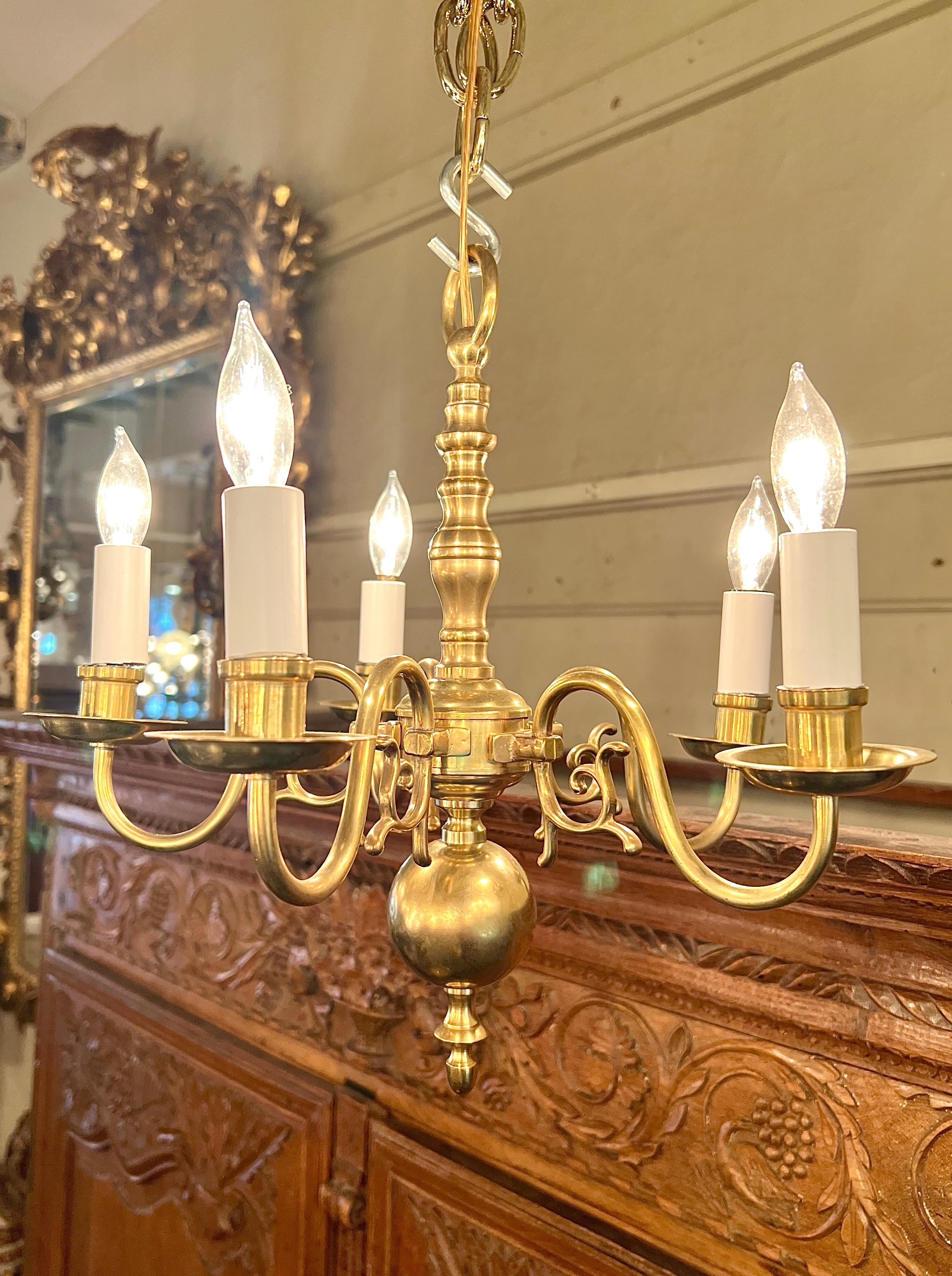 Petite English William & Mary Style All Brass 4 Light Chandelier. In Good Condition For Sale In New Orleans, LA