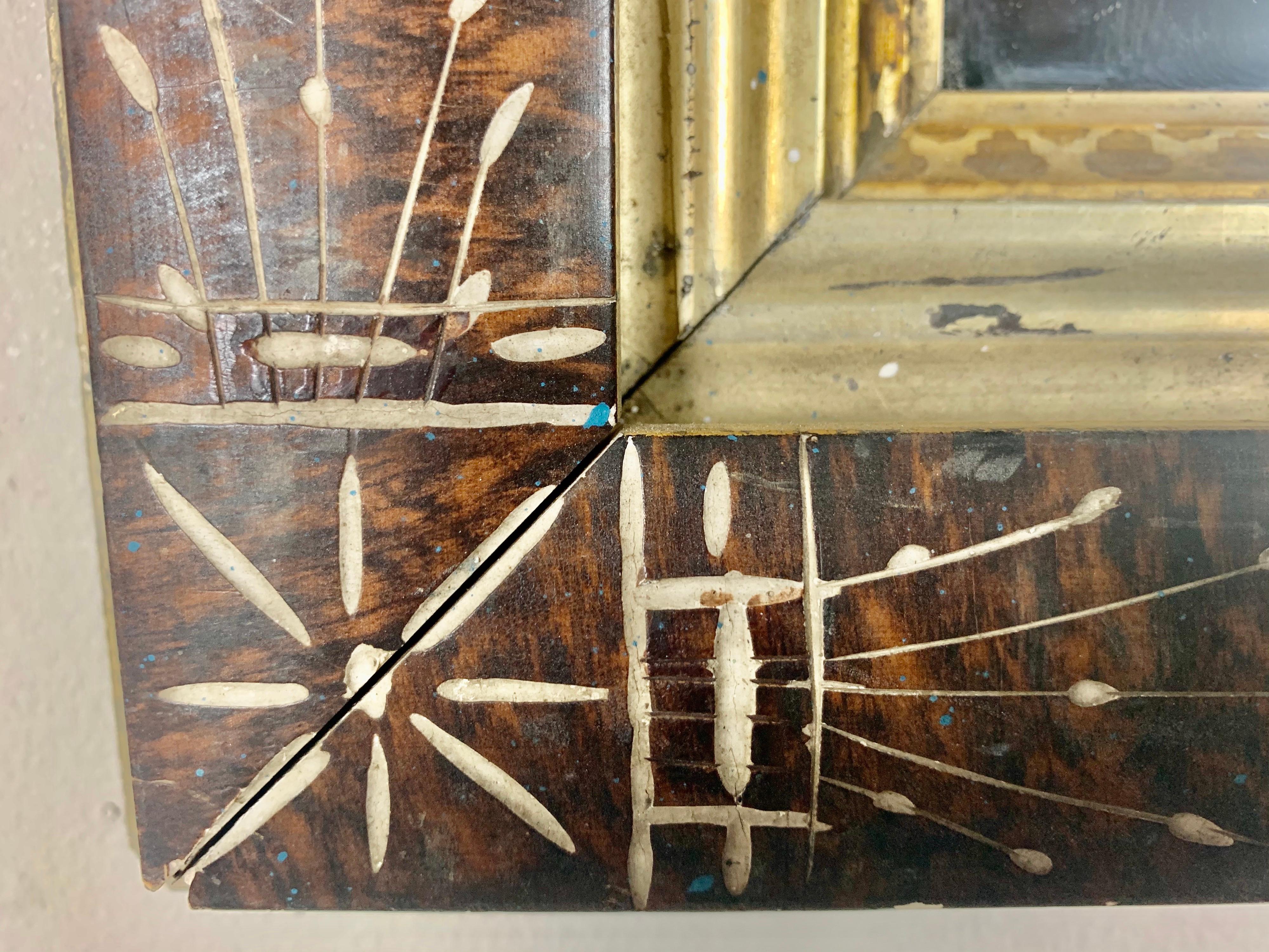Kleiner englischer Holzspiegel mit vergoldeten Holzdetails (Sonstiges) im Angebot