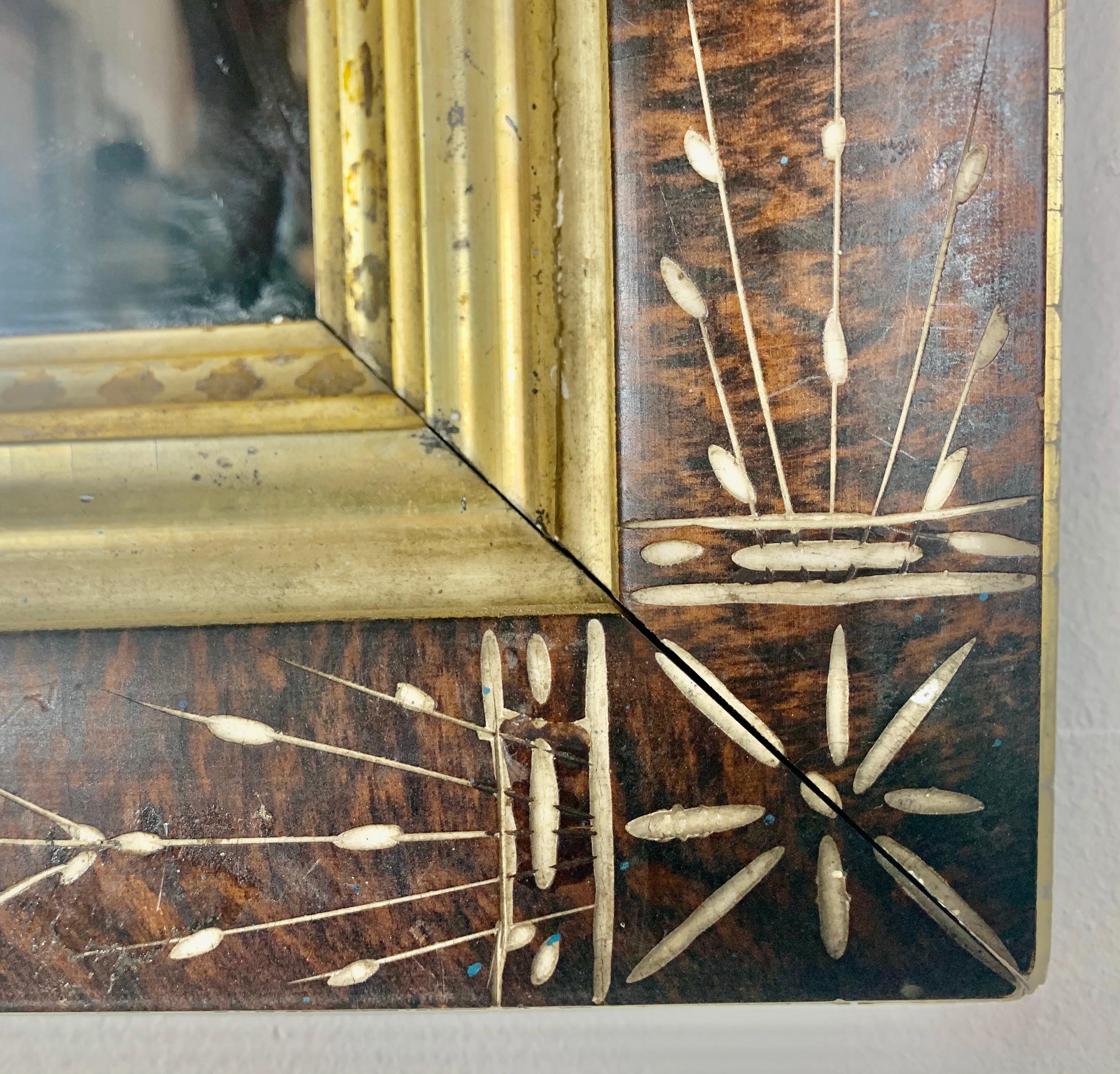 Kleiner englischer Holzspiegel mit vergoldeten Holzdetails (19. Jahrhundert) im Angebot