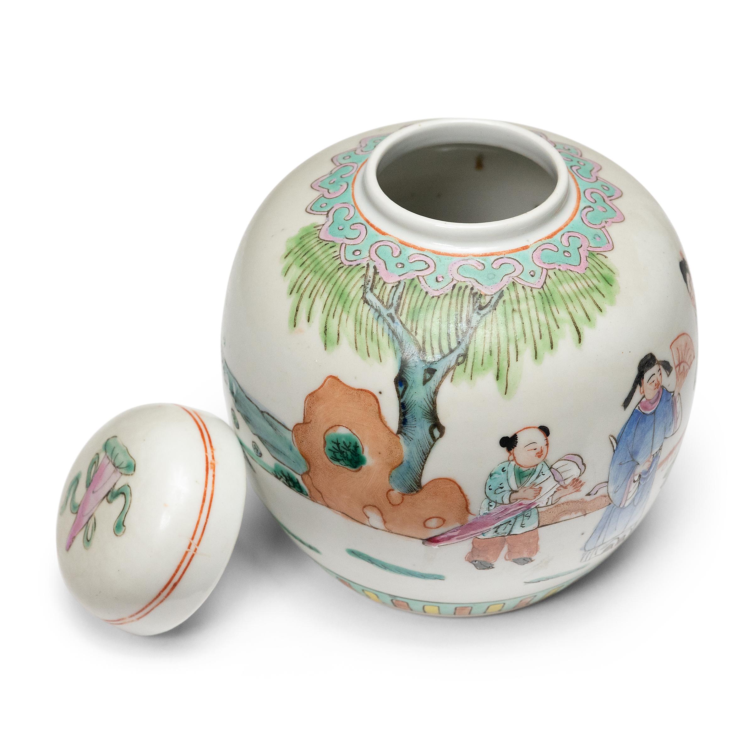 Petite Famille Rose Chinese Ginger jar, c. 1900 In Good Condition For Sale In Chicago, IL