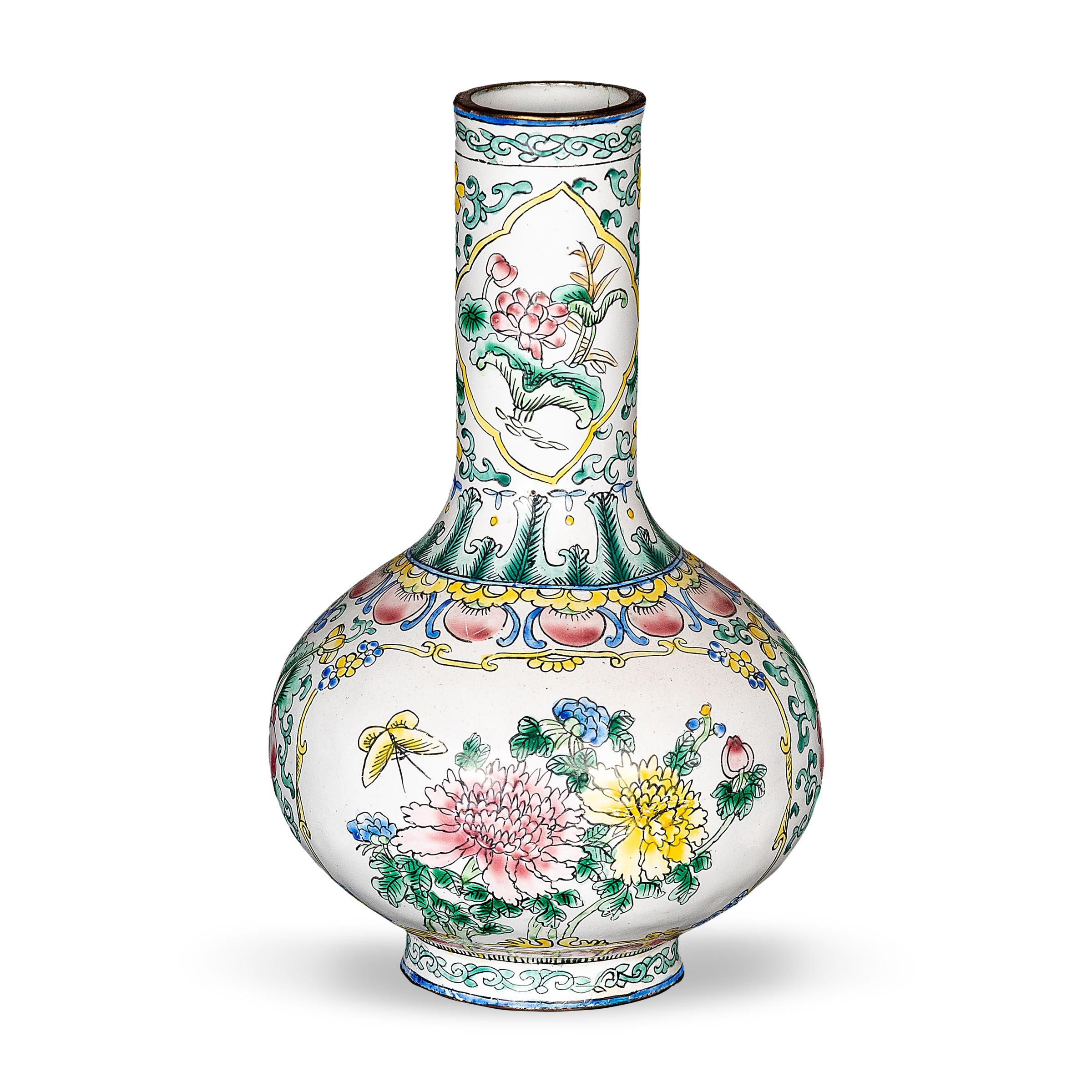 Kleine Famille Verte Kanton-Vase, Kanton, um 1920 (Chinesischer Export) im Angebot