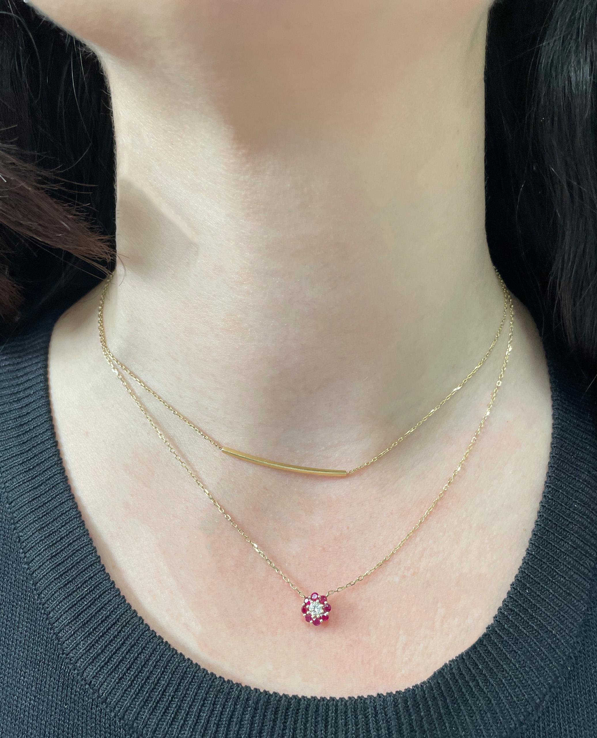 De las mujeres Collar Flor Petite con Rubíes y Diamante Redondo en Oro Amarillo de 14K en venta