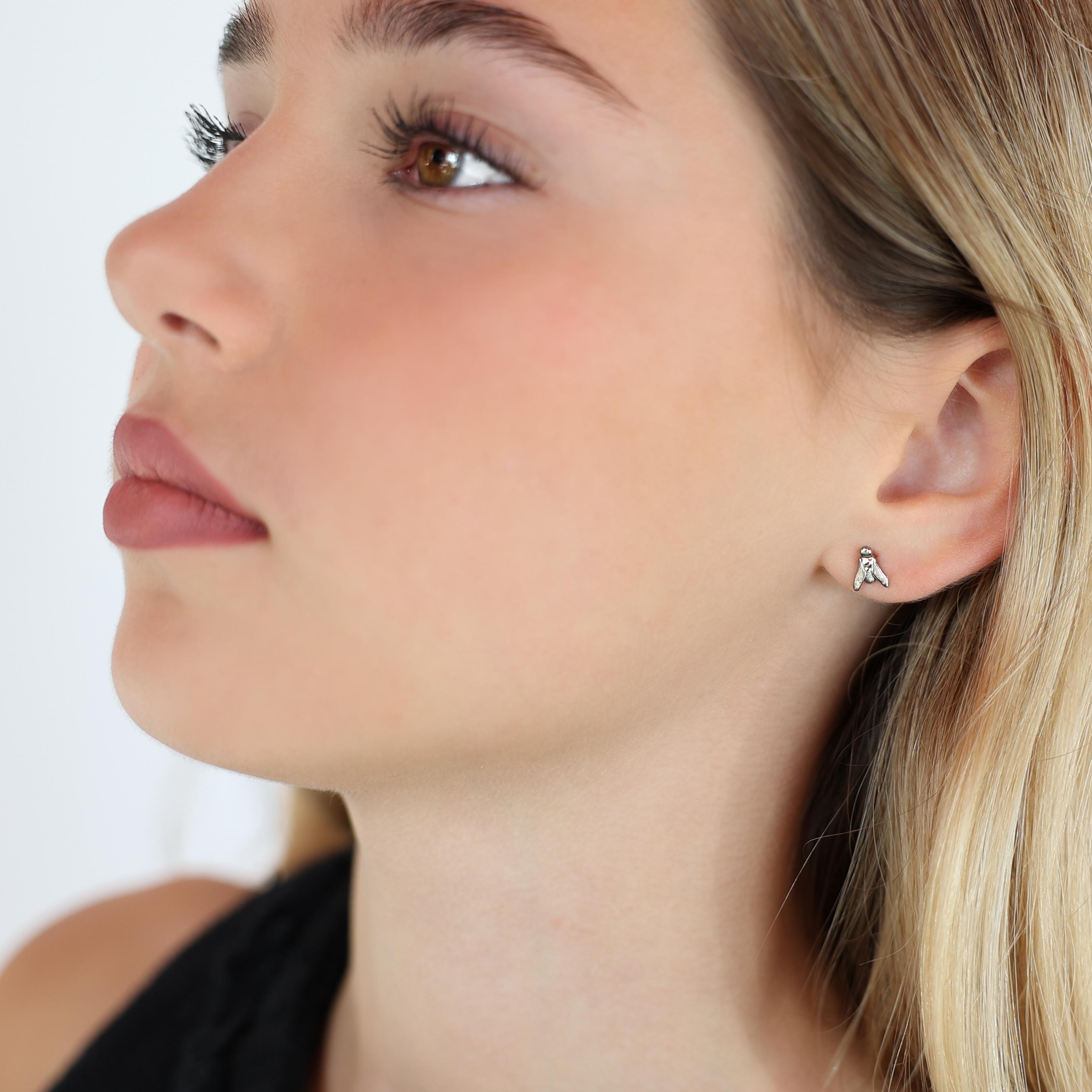 18K White Gold (Au 750) - Essential mini FLY Individual Earring

Reference: FL2W-EB1WG/F3DWGS
Collection: Essential
Type of jewelry: Individual Earring
Metal: 18K White Gold (Au 750)
Length of the pattern: 8 mm
Category: Unisex
