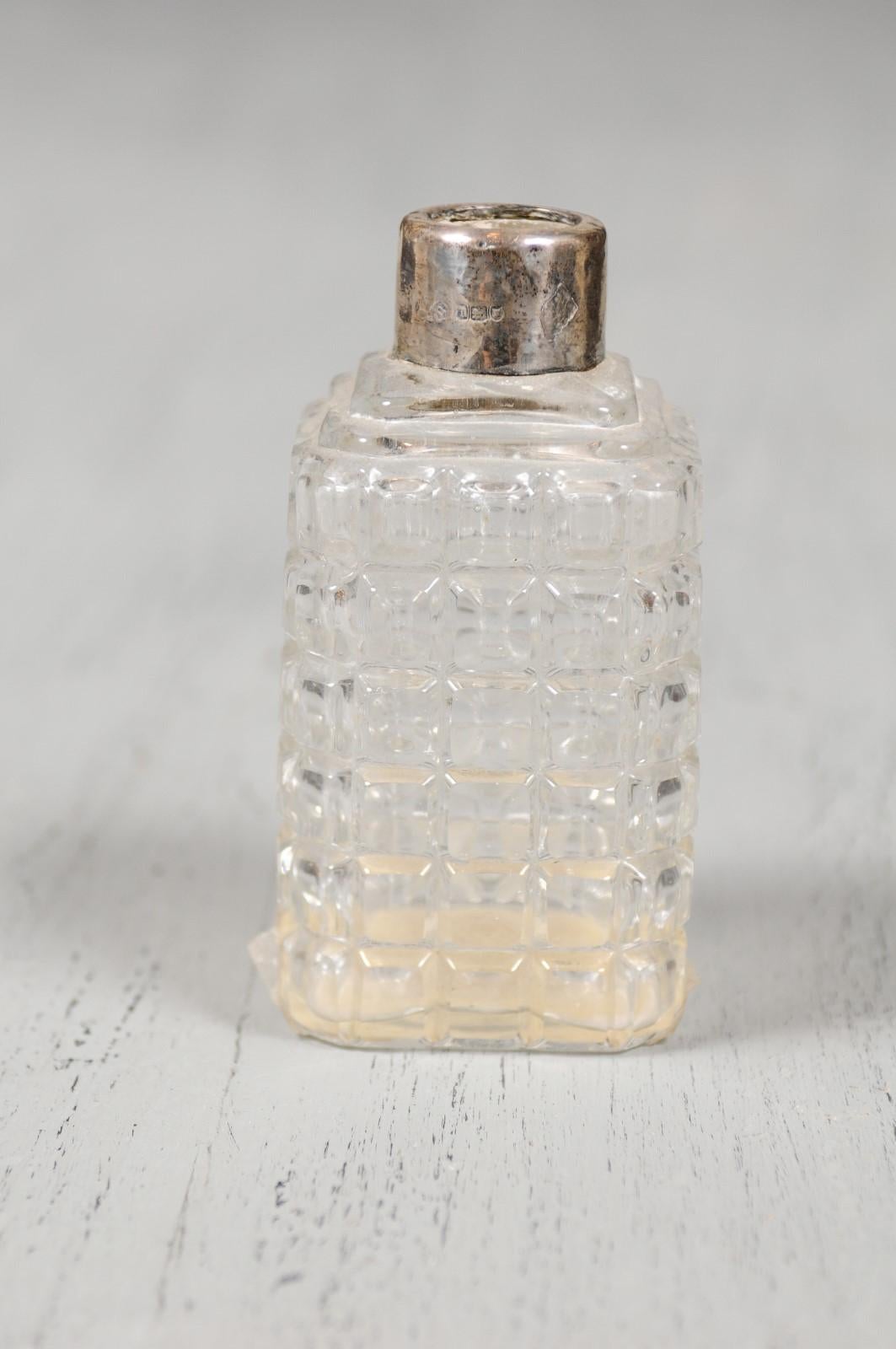 Petite French 1860s Napoleon III Period Crystal Toiletry Bottle with Silver Neck For Sale 4