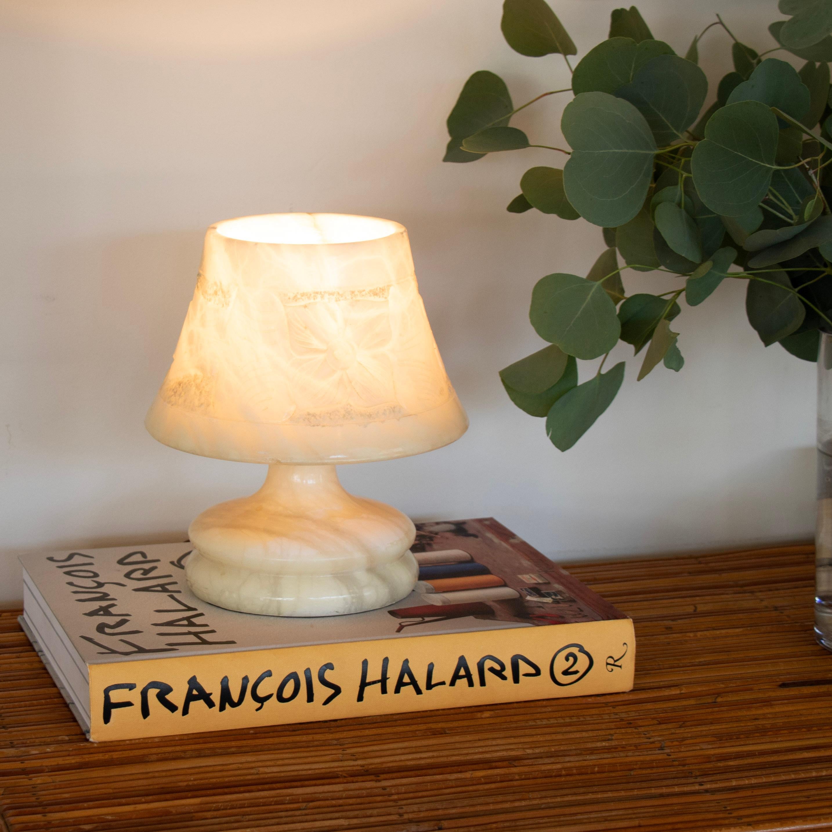 Petite French Alabaster Table Lamp In Good Condition In Los Angeles, CA