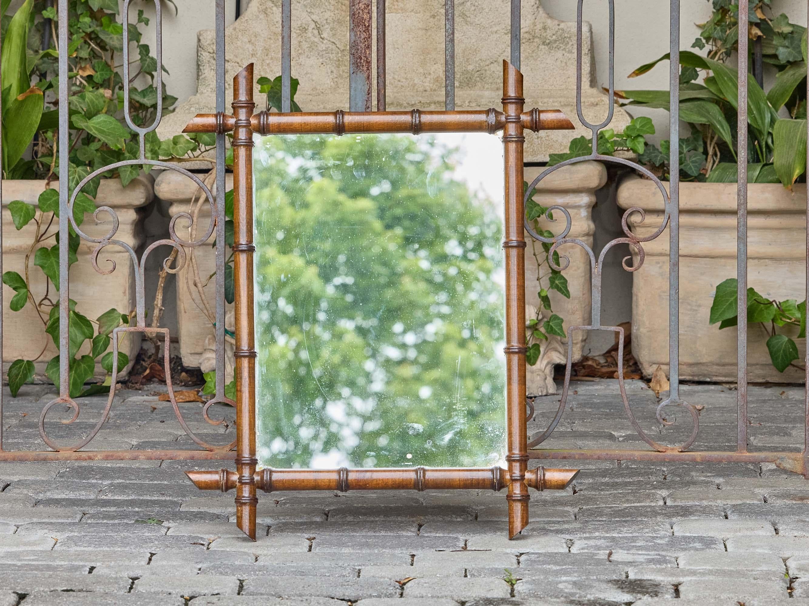 Petite French Antique Faux Bamboo Mirror mit warmer Patina, um 1900 im Angebot 2