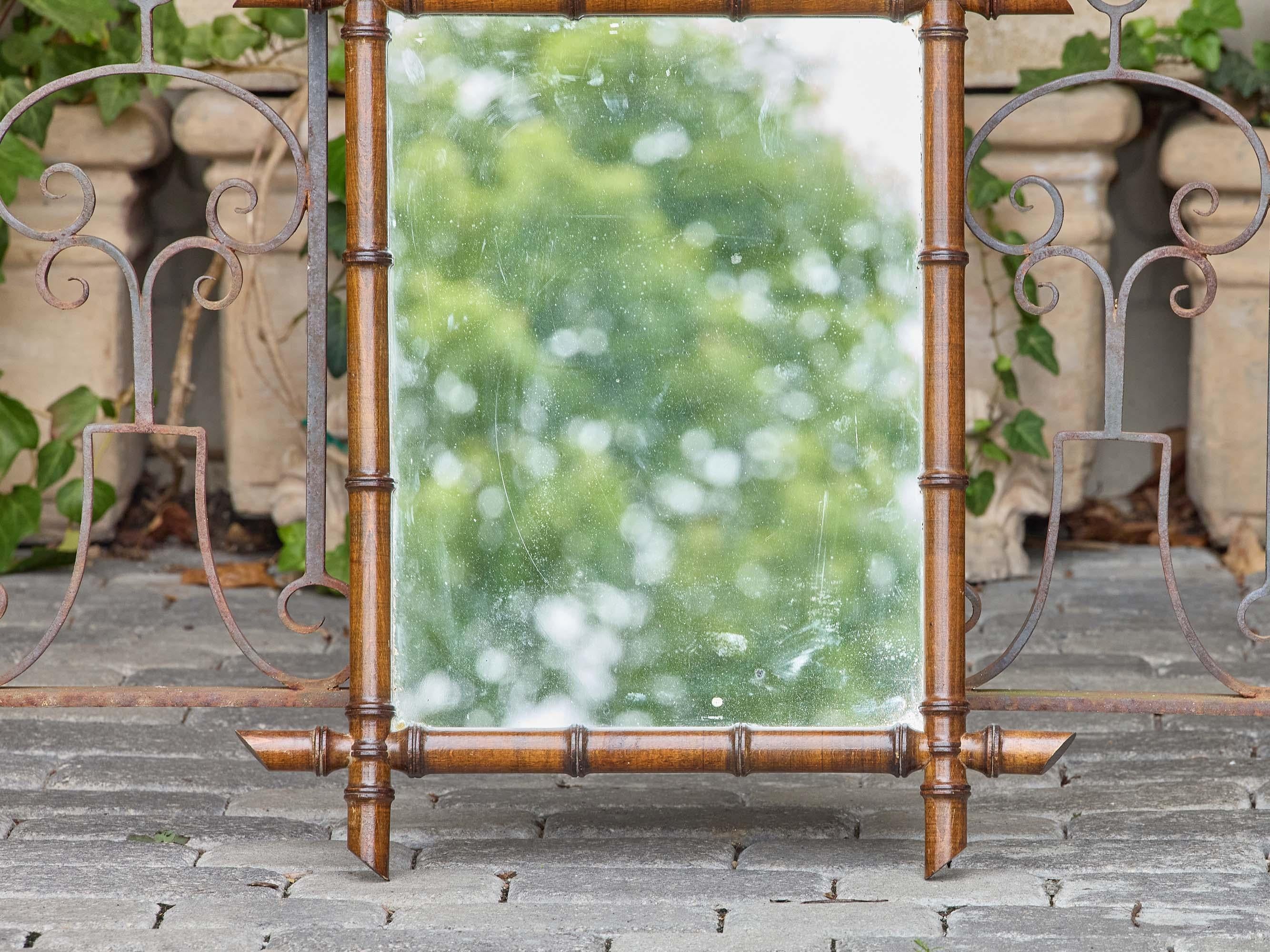Petite French Antique Faux Bamboo Mirror mit warmer Patina, um 1900 (Gedrechselt) im Angebot