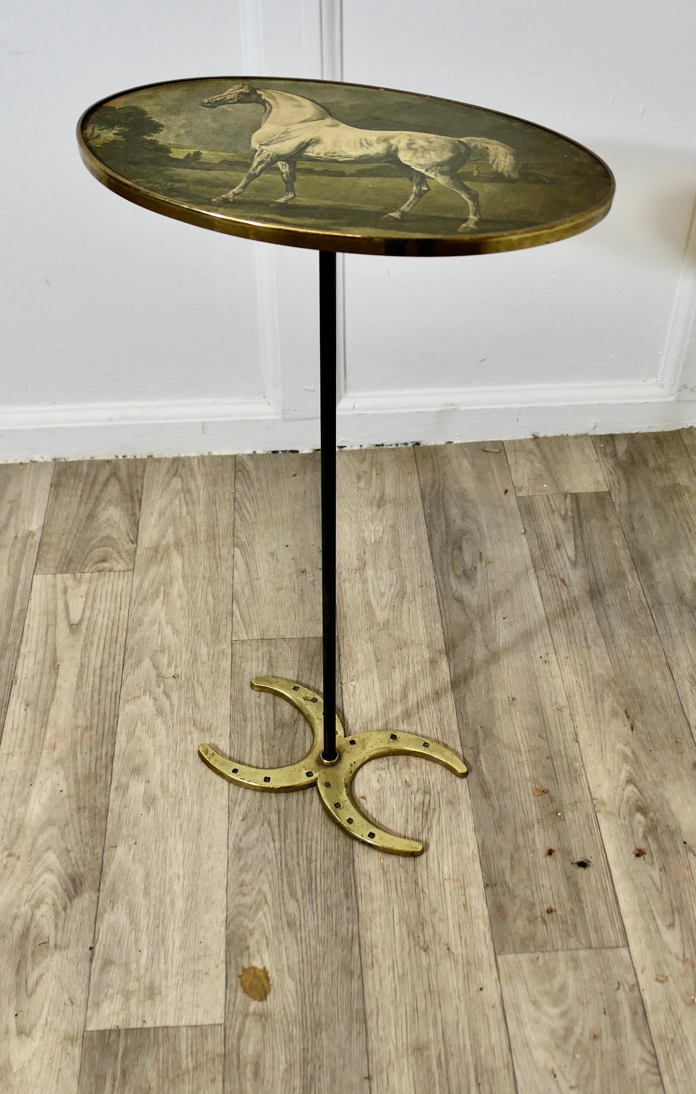Début du 20ème siècle Petite table à vin en laiton sur le thème de l'équitation en vente