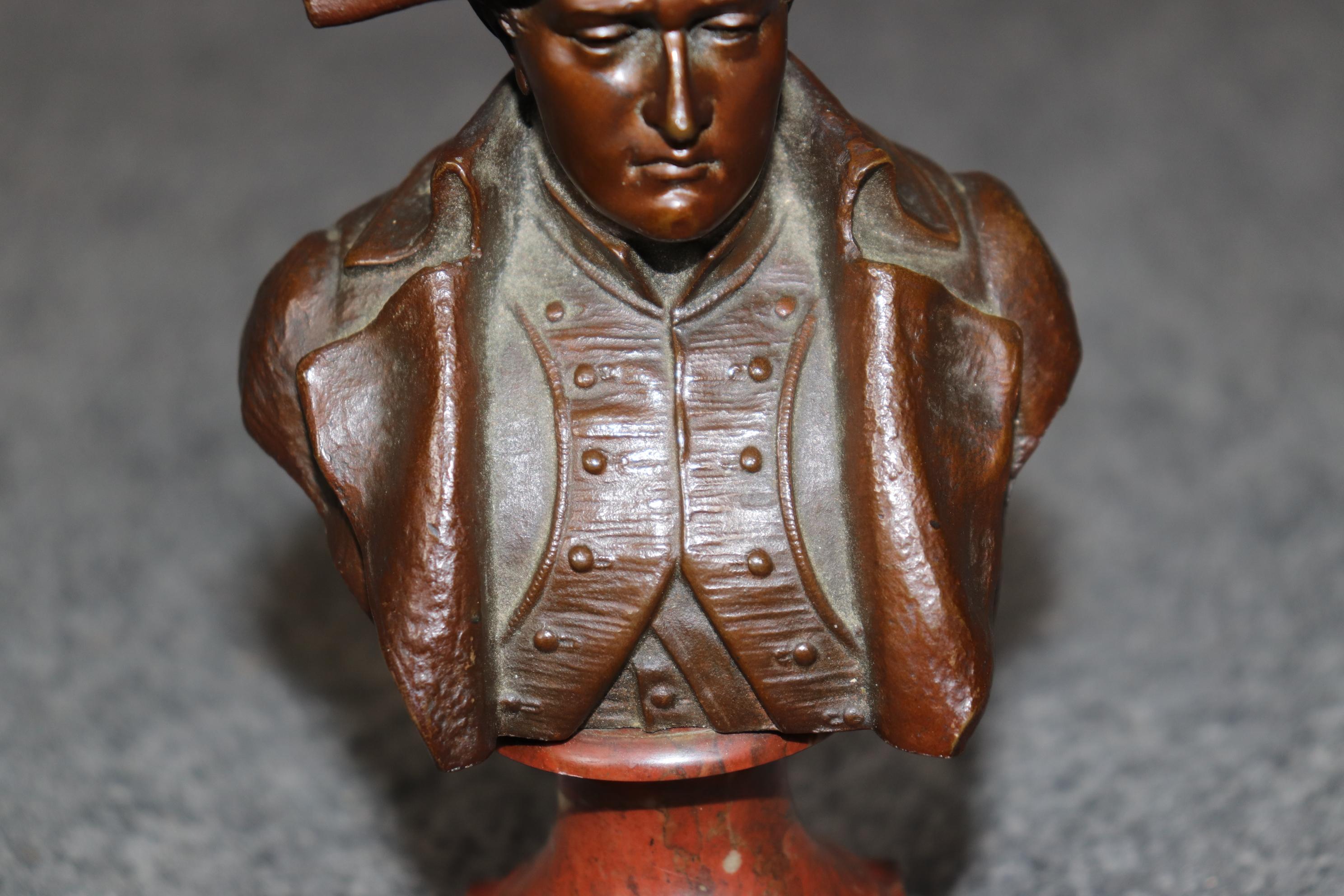 XX secolo Piccolo busto francese in bronzo di Napoleone su marmo rosso in vendita