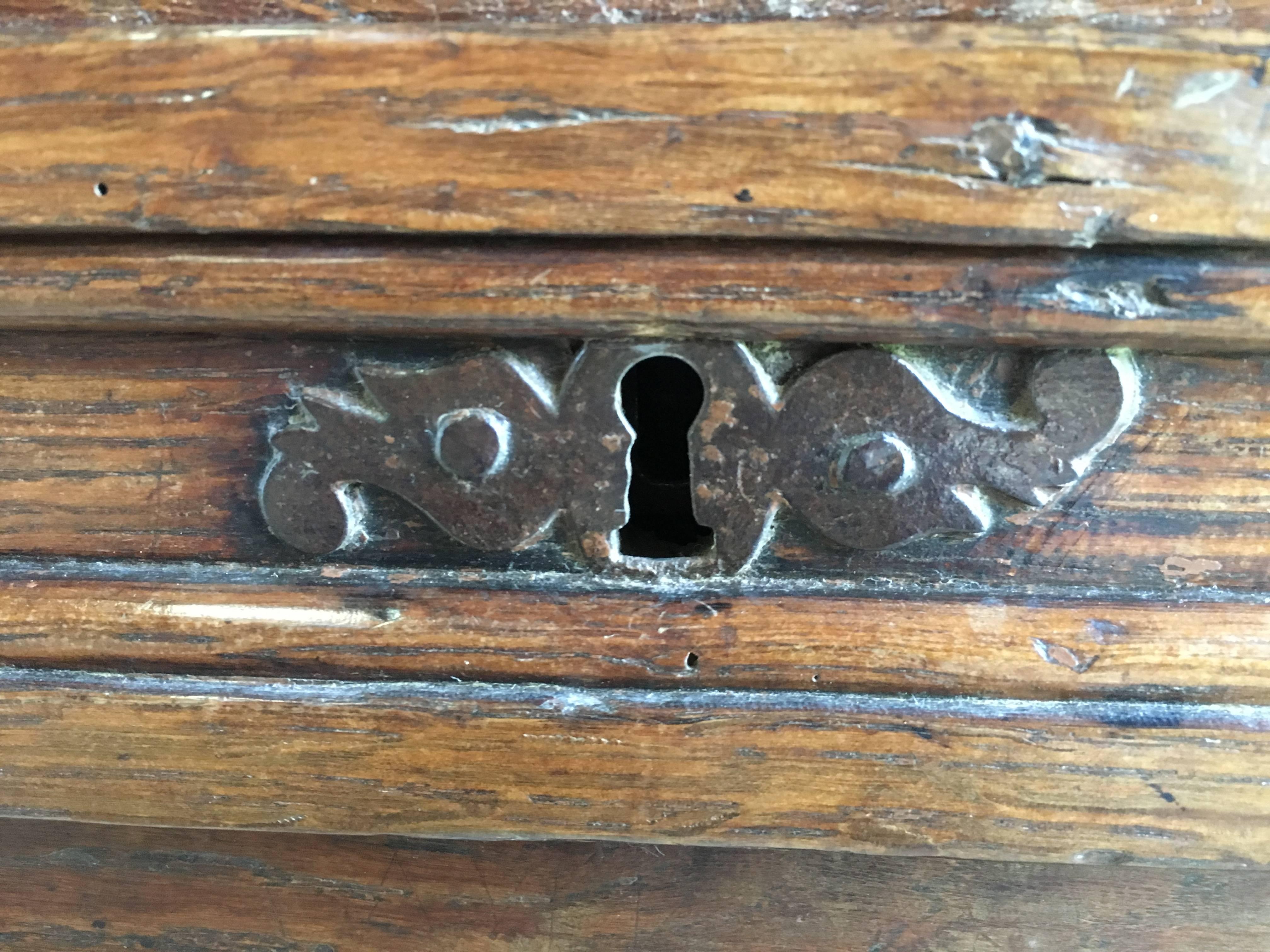 Petite French Buffet, 18th Century In Good Condition In Doylestown, PA