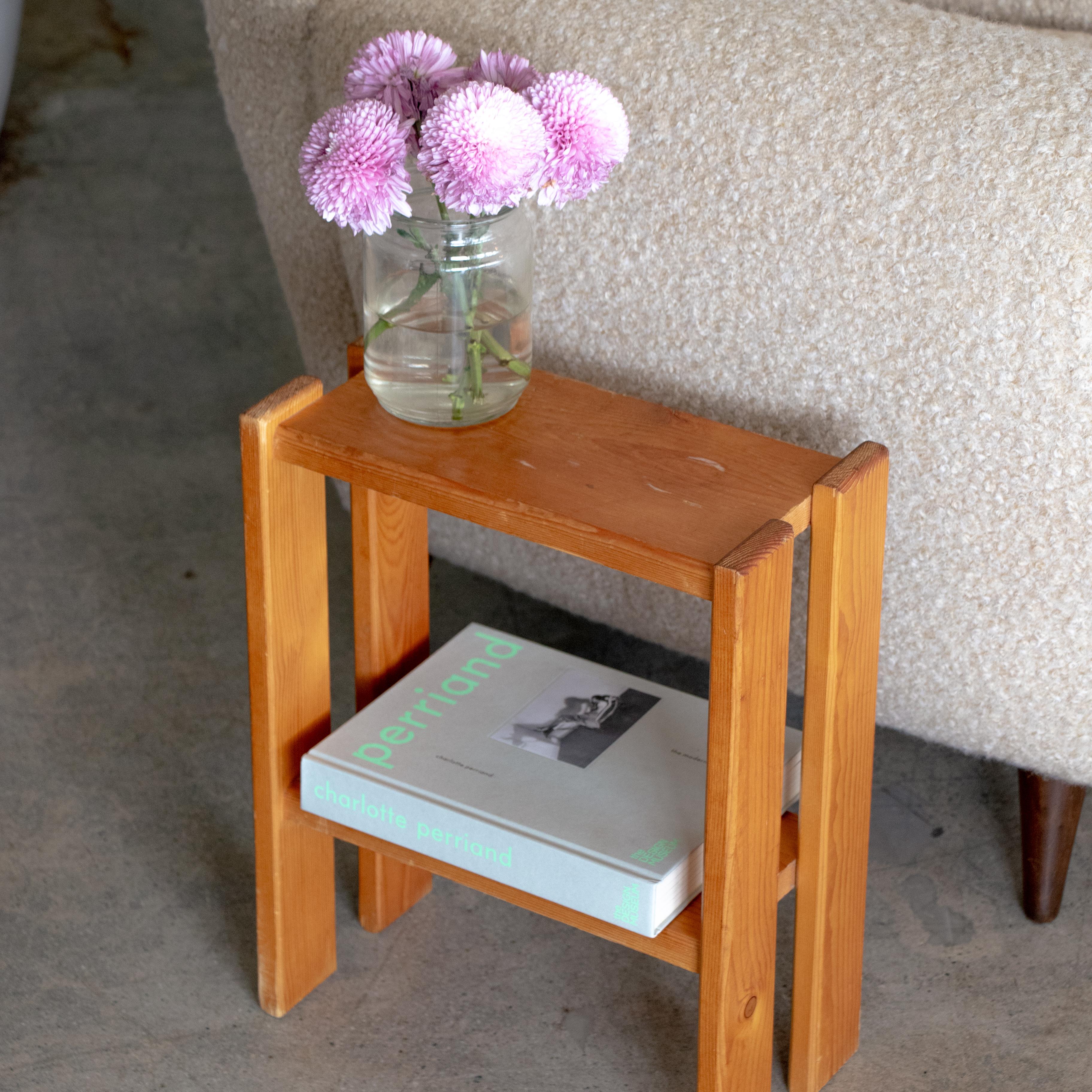 Petite French Elm Side Table In Good Condition For Sale In Los Angeles, CA
