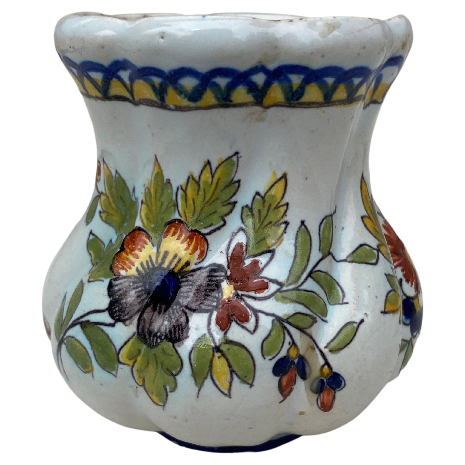 Petite French Faience Handled Pot or Vase Desvres, circa 1900 In condizioni buone in vendita a Austin, TX
