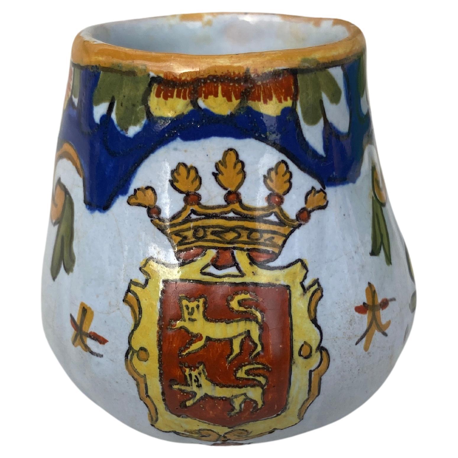 Kleine französische Fayence-Vase Desvres, um 1900