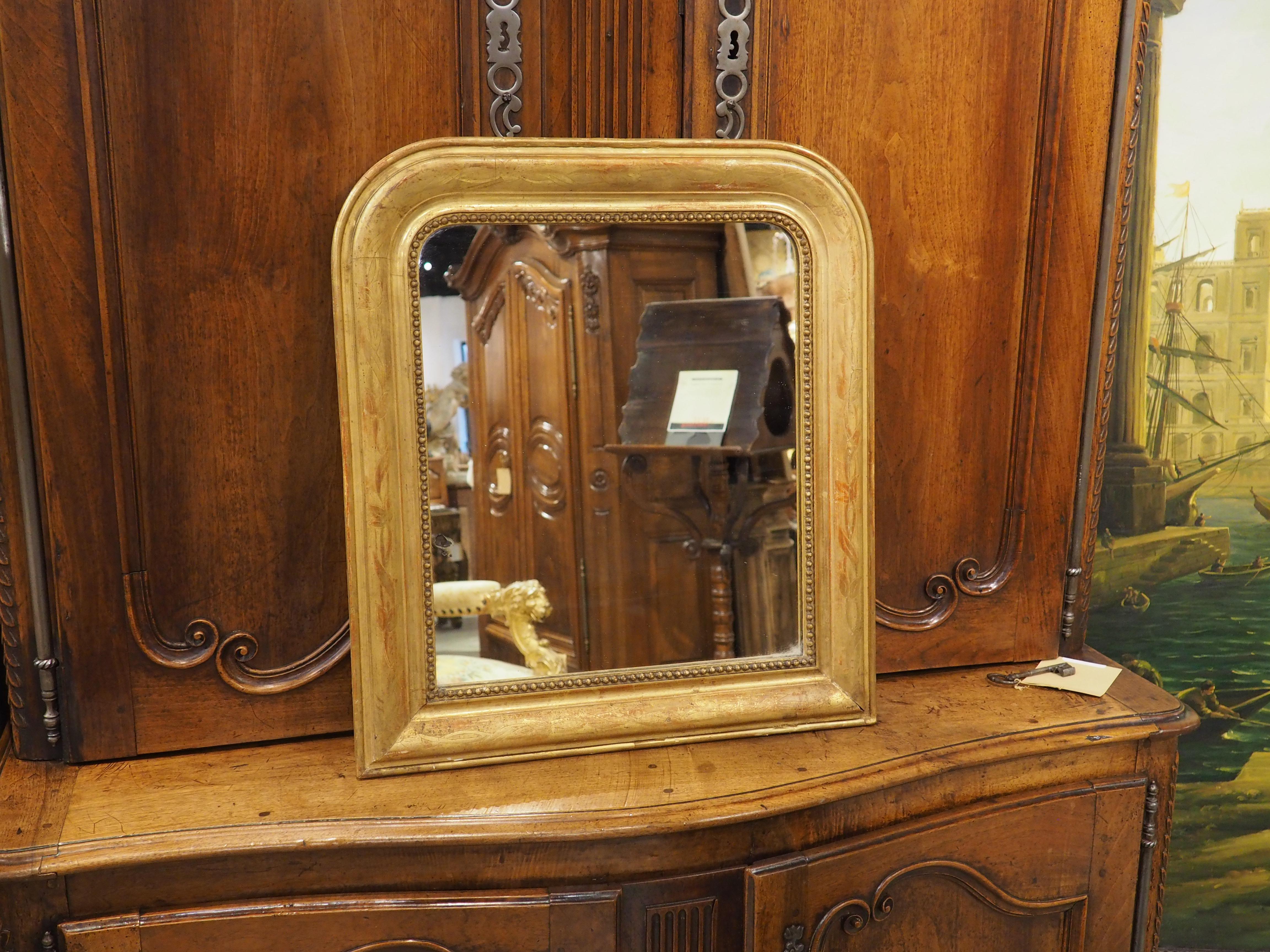 Francese Specchio francese in legno dorato in stile Louis Philippe, CIRCA 1870 in vendita