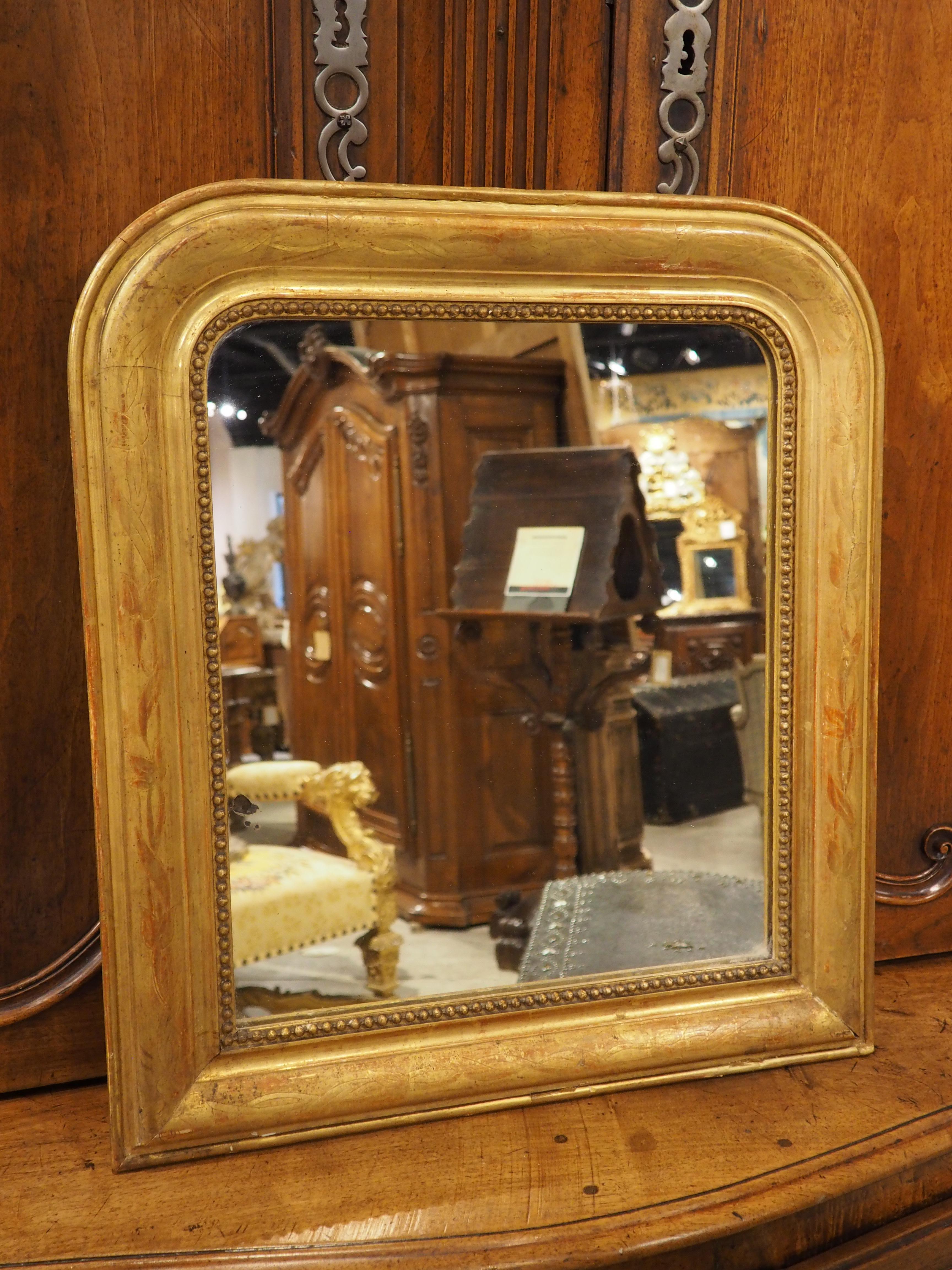 Intagliato a mano Specchio francese in legno dorato in stile Louis Philippe, CIRCA 1870 in vendita