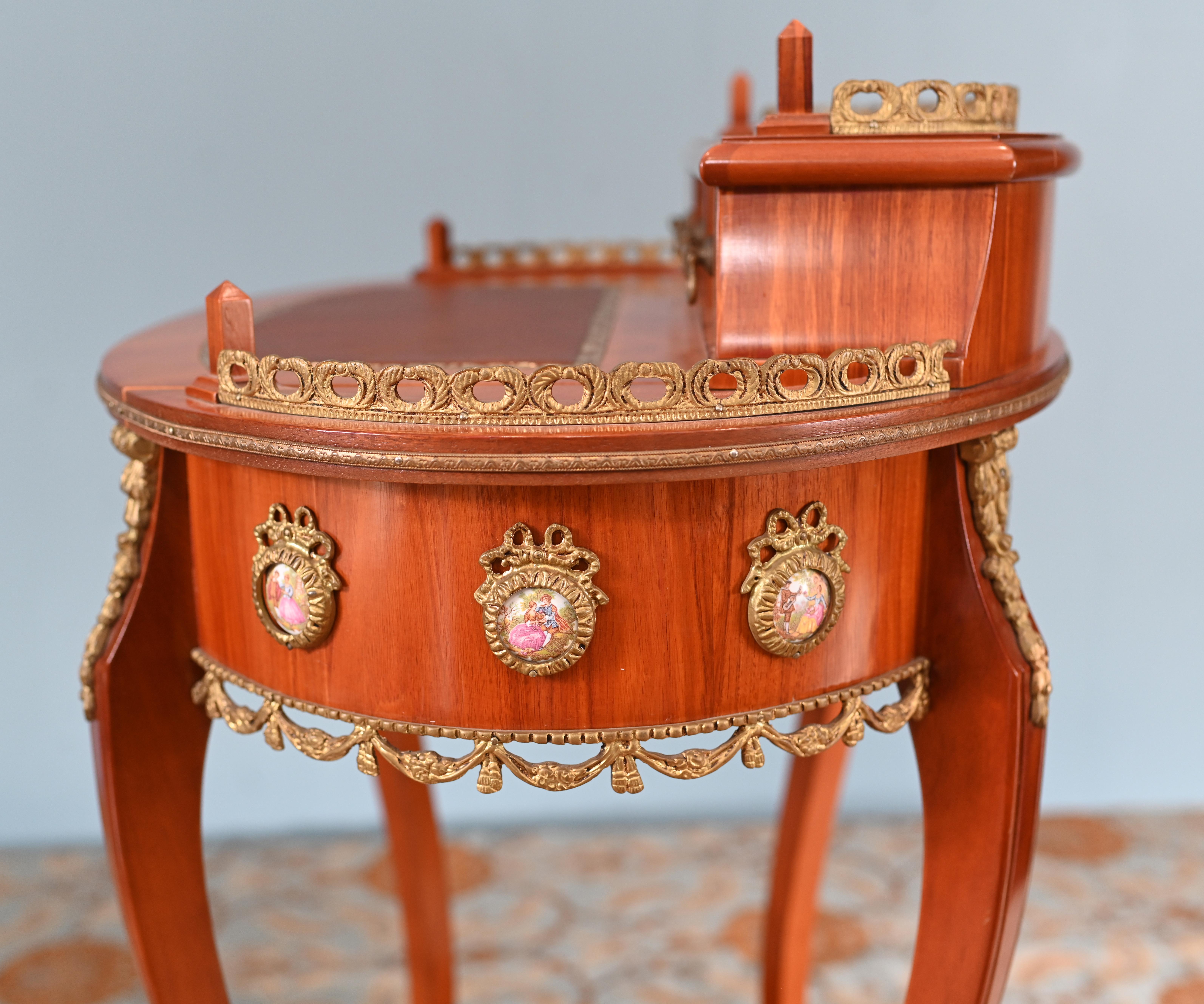 Petite French Ladies Desk Schreibtisch Sèvres Plaques im Angebot 4